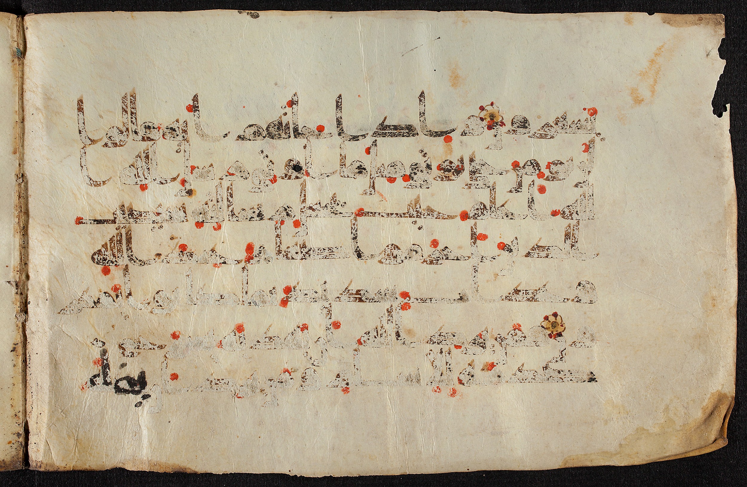 Ms. or. quart. 1208 (V), in kūfī D.Va script, showing Surah 6:124 from 9th Century AD found in Unknown, currently housed at Staatsbibliothek zu Berlin, Berlin, Germany