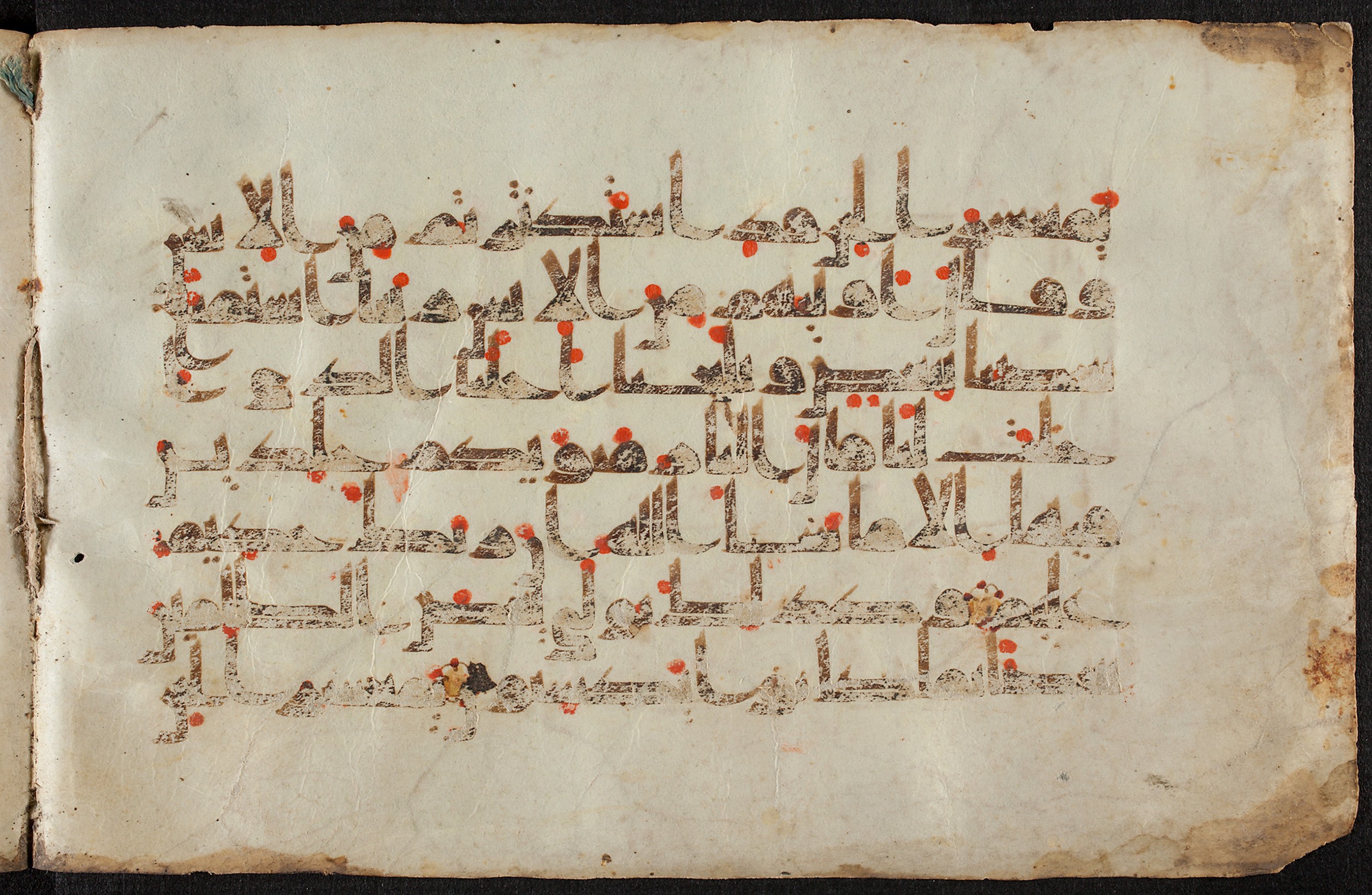 Ms. or. quart. 1208 (V) (Scan 2), in kūfī D.Va script, showing Surah 6:128 from 9th Century AD found in Unknown, currently housed at Staatsbibliothek zu Berlin, Berlin, Germany