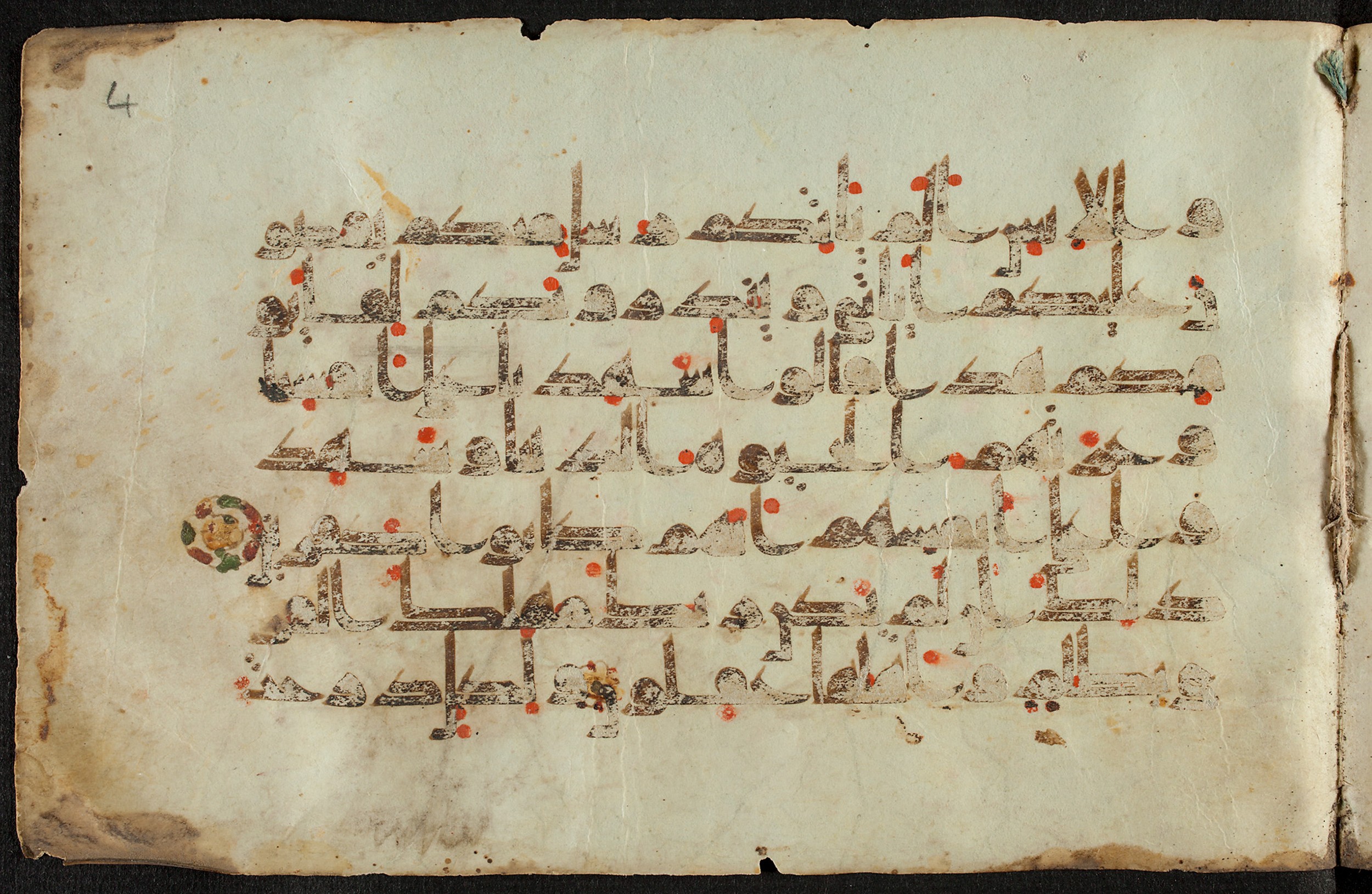 Ms. or. quart. 1208 (V) (Scan 2), in kūfī D.Va script, showing Surah 6:130 from 9th Century AD found in Unknown, currently housed at Staatsbibliothek zu Berlin, Berlin, Germany
