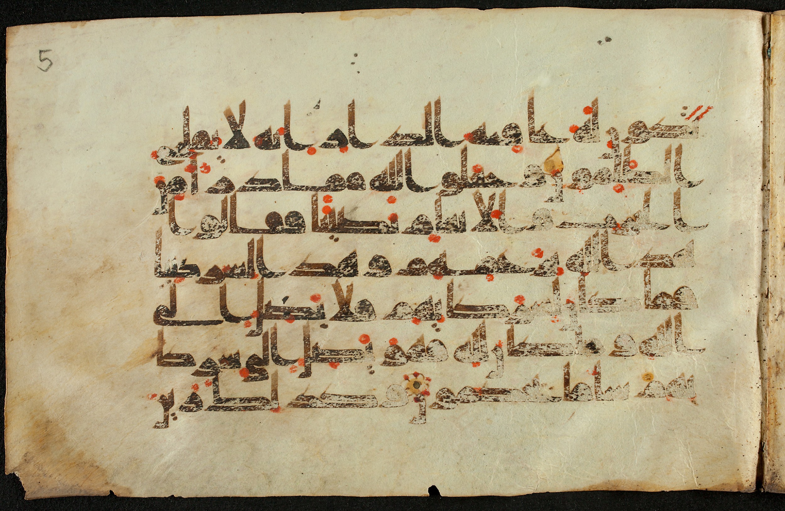 Ms. or. quart. 1208 (V), in kūfī D.Va script, showing Surah 6:136 from 9th Century AD found in Unknown, currently housed at Staatsbibliothek zu Berlin, Berlin, Germany