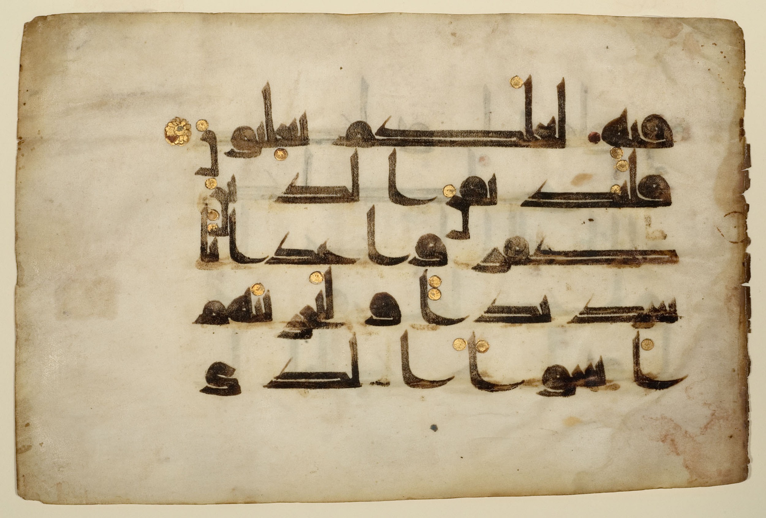 London, The Khalili Collections, KFQ 64 (Scan 1), in kūfī D.I script, showing Surah 41:27 from Mid 8th to Late 9th Century AD found in Unknown, currently housed at The Khalili Collections, London