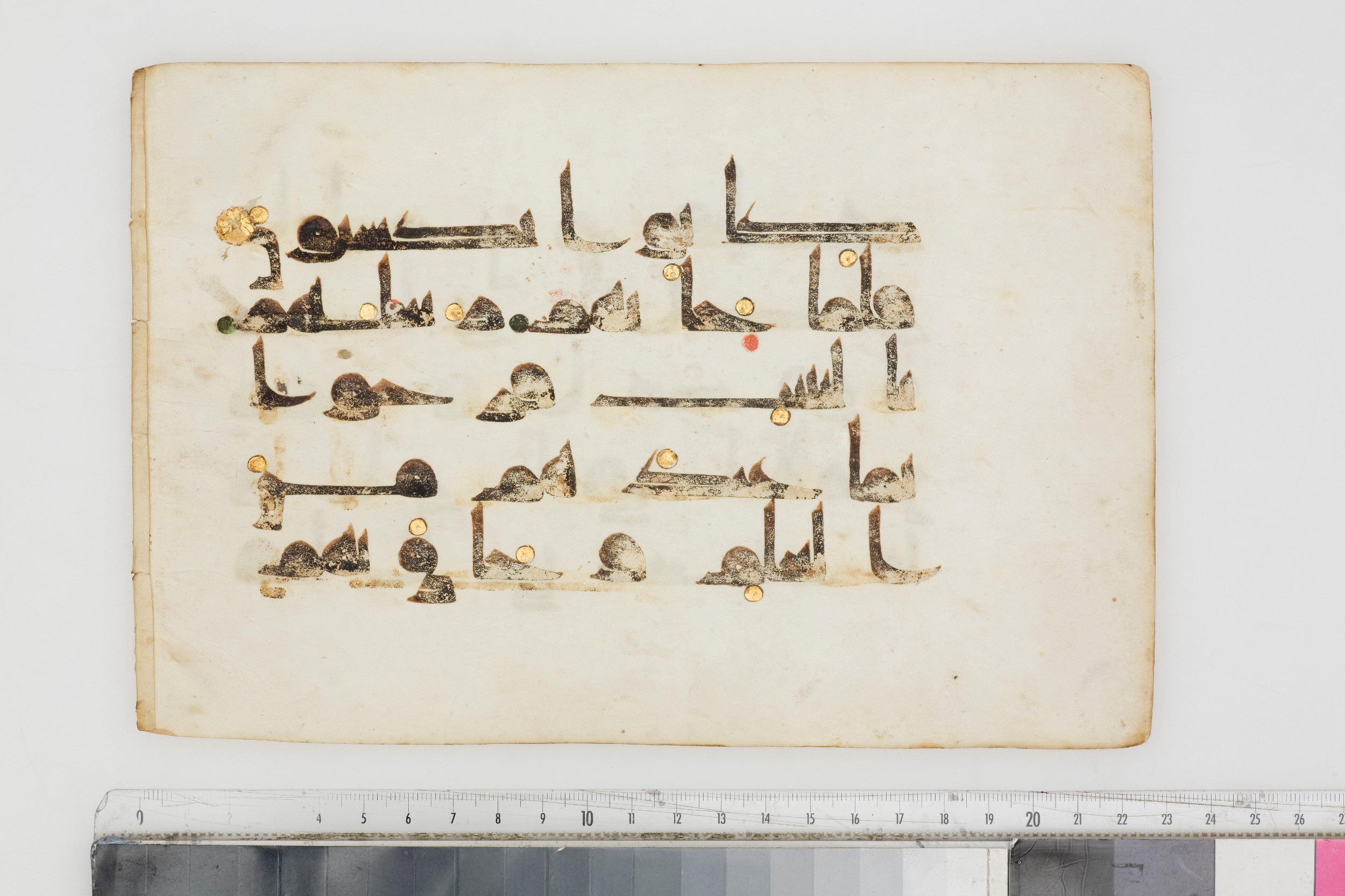 London, The Khalili Collections, KFQ 64, in kūfī D.I script, showing Surah 40:83 from Mid 8th to Late 9th Century AD found in Unknown, currently housed at The Khalili Collections, London