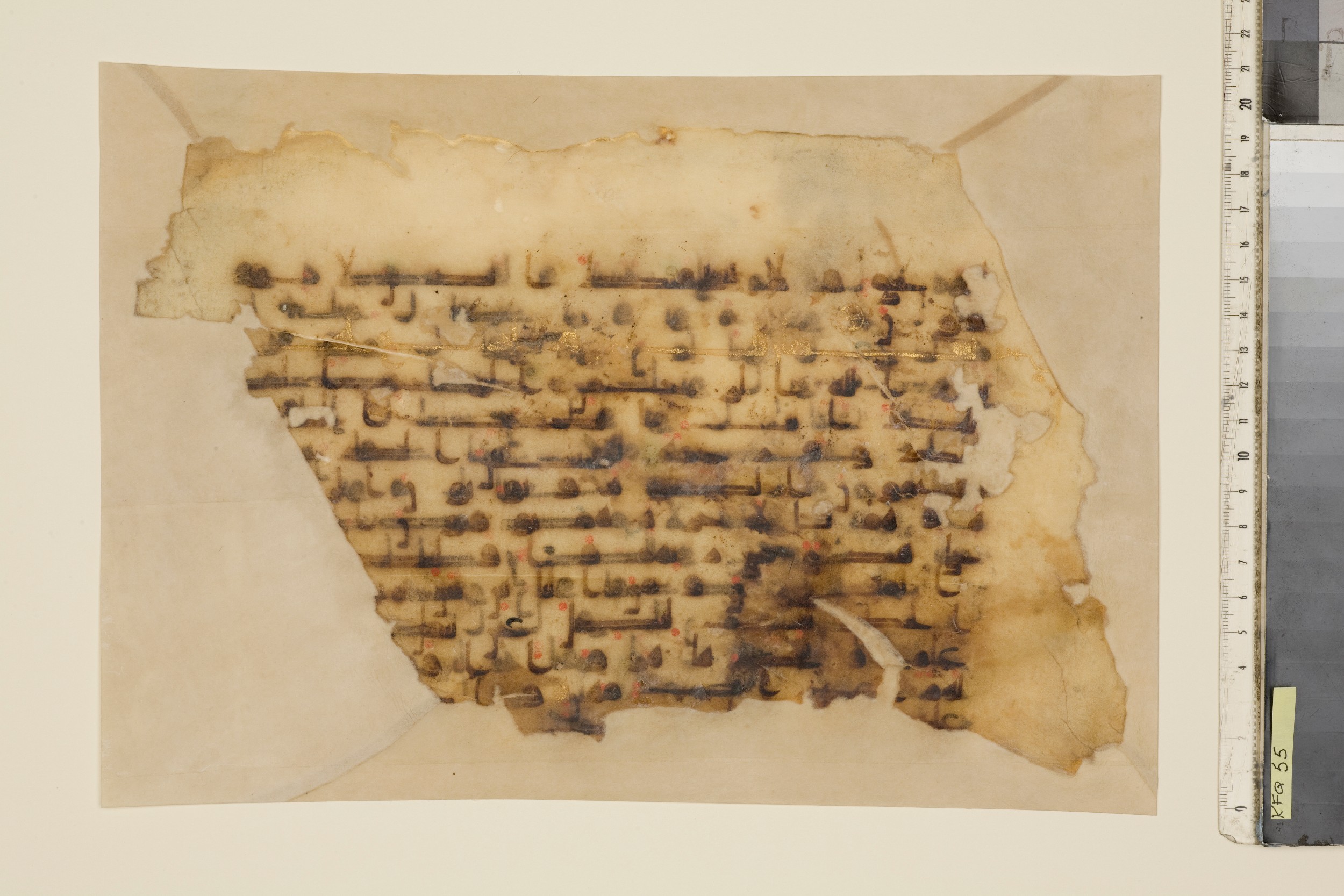 KFQ 55, in Kufic D.I script, showing Surah 31:2 from Mid 8th to 9th Century AD found in Unknown, currently housed at The Khalili Collections, London