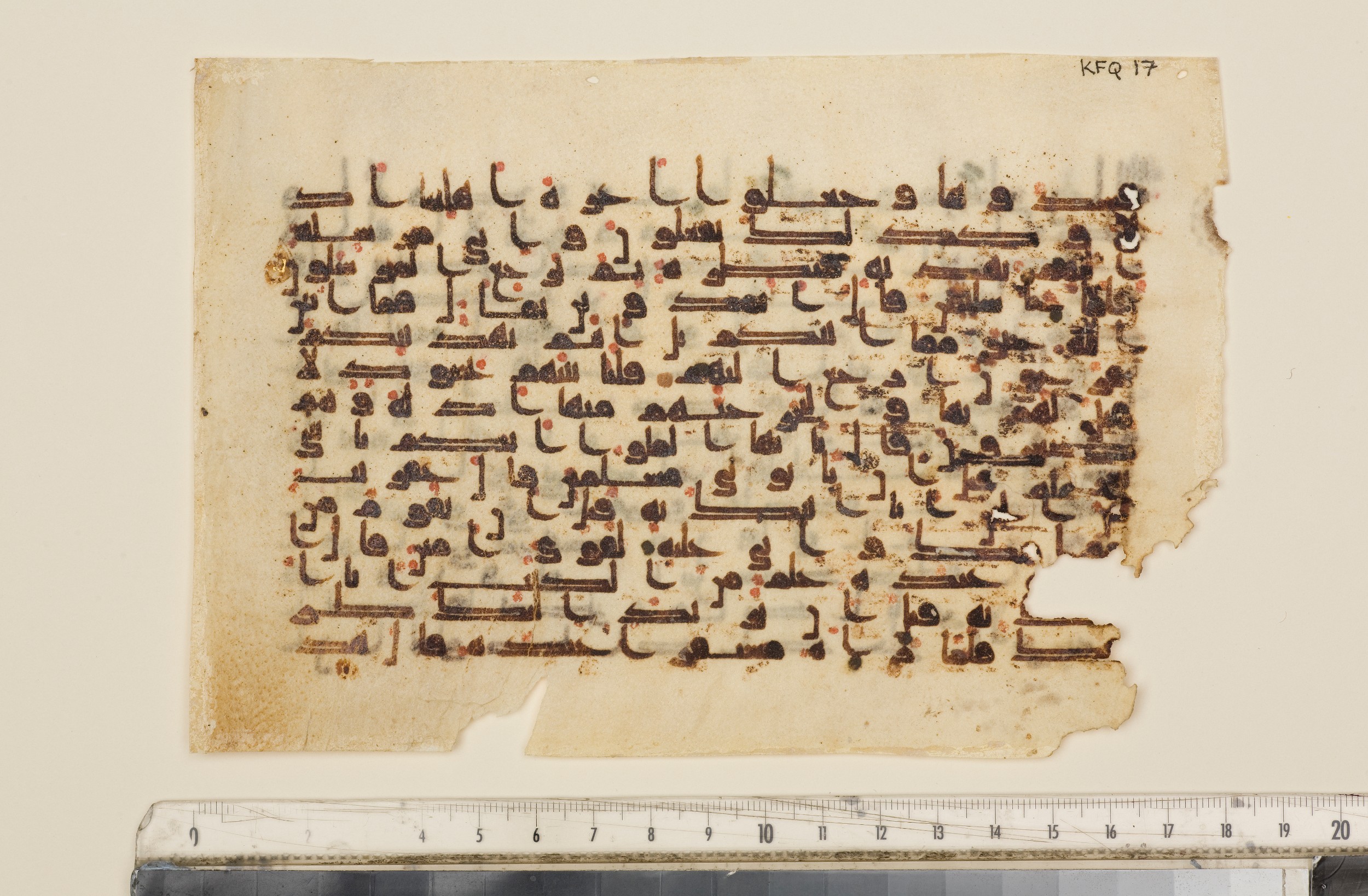 London, The Khalili Collections, KFQ 17, in kūfī D.Va script, showing Surah 27:39 from Late 9th / Early 10th Century AD found in Unknown, currently housed at The Khalili Collections, London