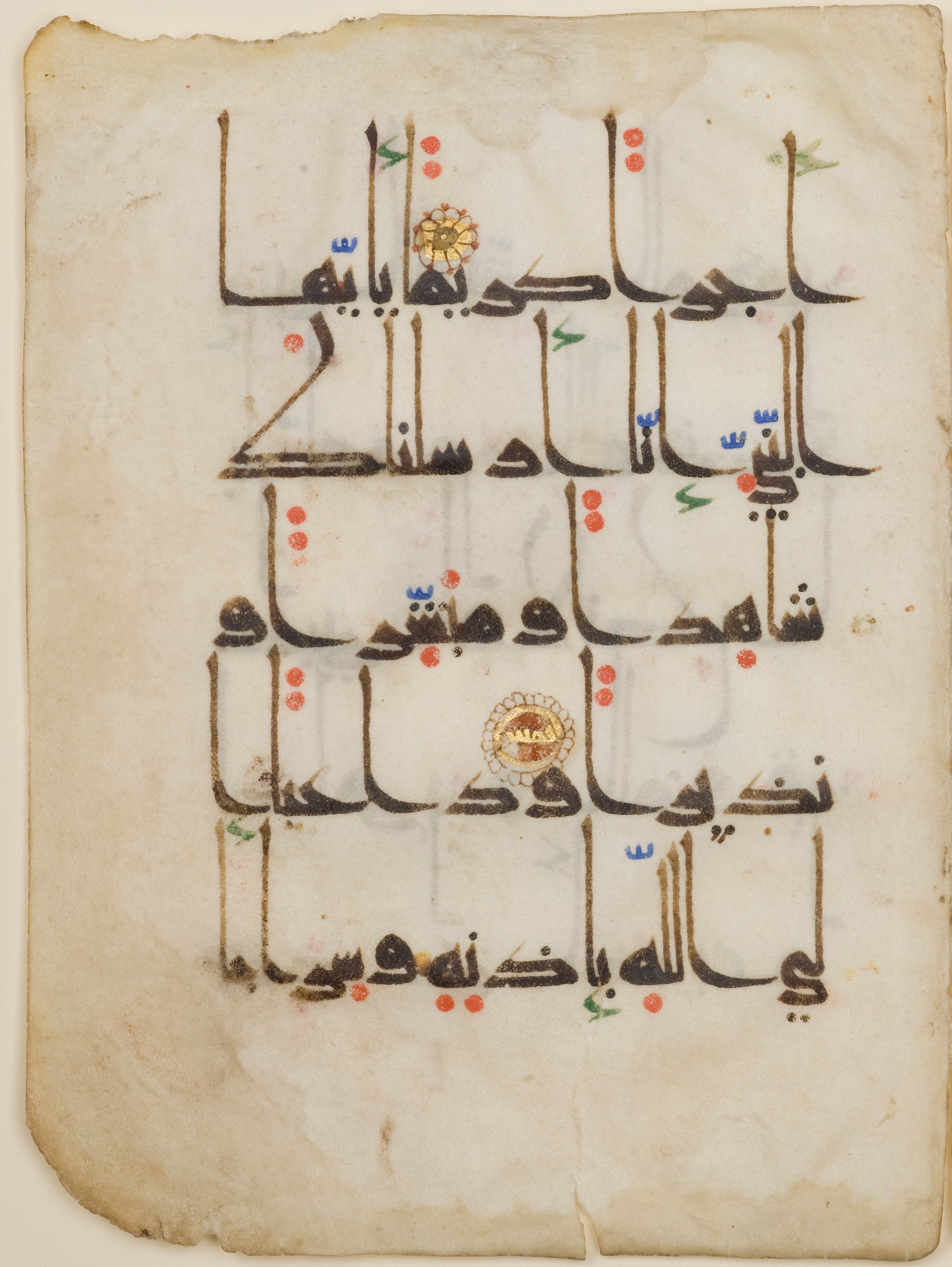 London, The Khalili Collections, KFQ 89 (Scan 1), in kūfī D.Vb script, showing Surah 33:46 from 9th to 10th Century AD found in Unknown, currently housed at The Khalili Collections, London