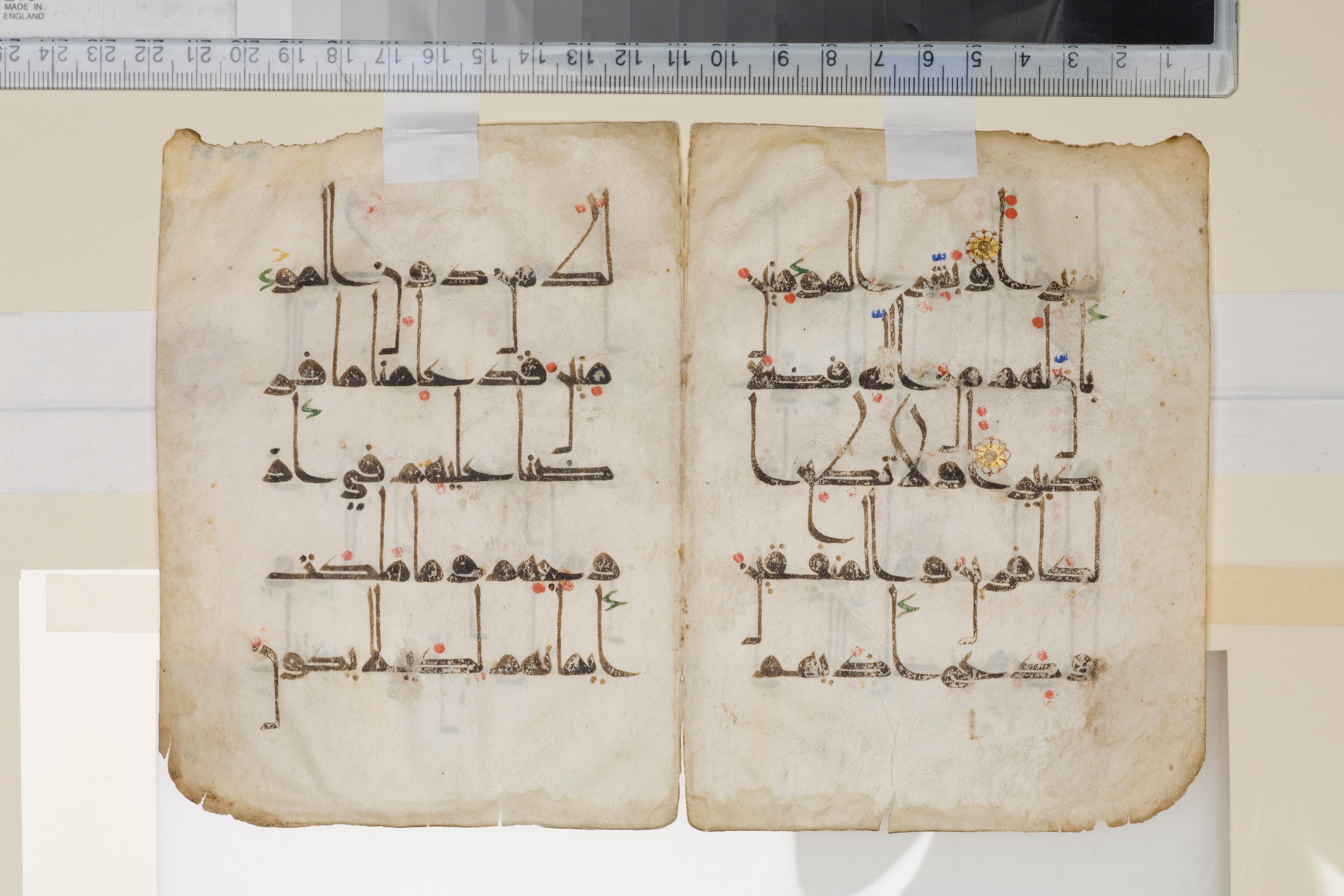 London, The Khalili Collections, KFQ 89 (Scan 4), in kūfī D.Vb script, showing Surah 33:46 from 9th to 10th Century AD found in Unknown, currently housed at The Khalili Collections, London