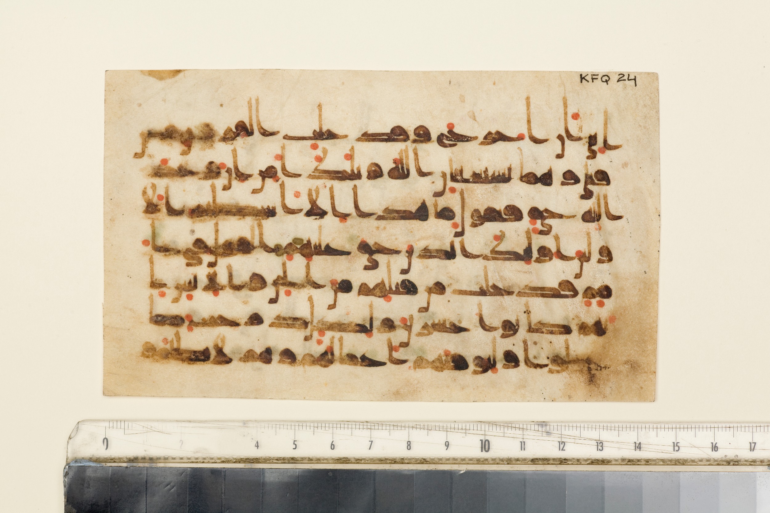 KFQ 24, in kūfī D.Vb script, showing Surah 46:18 from Mid 9th to Late 10th Century AD found in Unknown, currently housed at The Khalili Collections, London