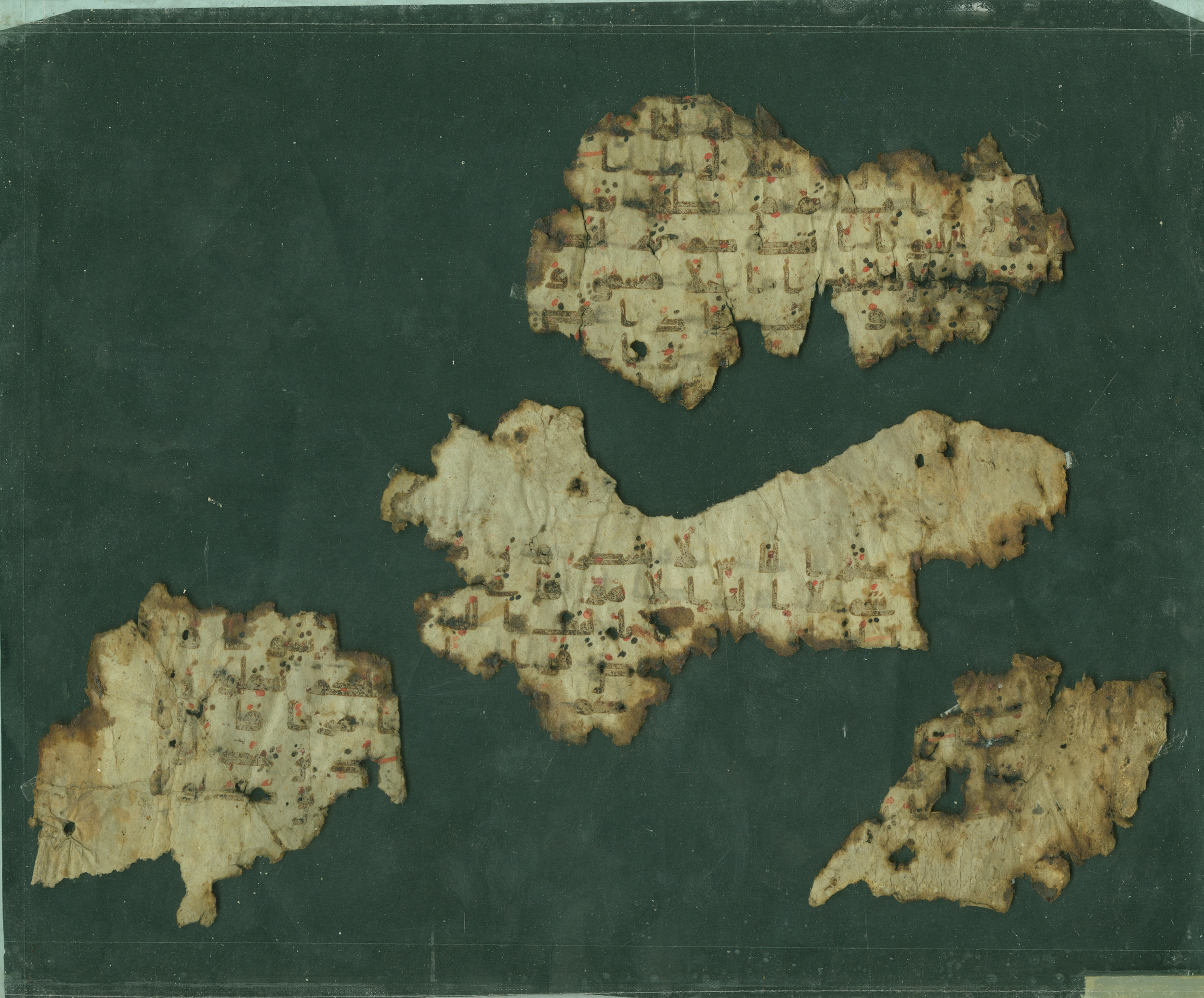Pennsylvania University Museum E 16264 F, in kūfī B.II script, showing Surah 40:64 from 8th Century AD found in al-Fusṭāṭ (Old Cairo), Egypt, currently housed at Pennsylvania University Museum, Philadelphia, Pennsylvania