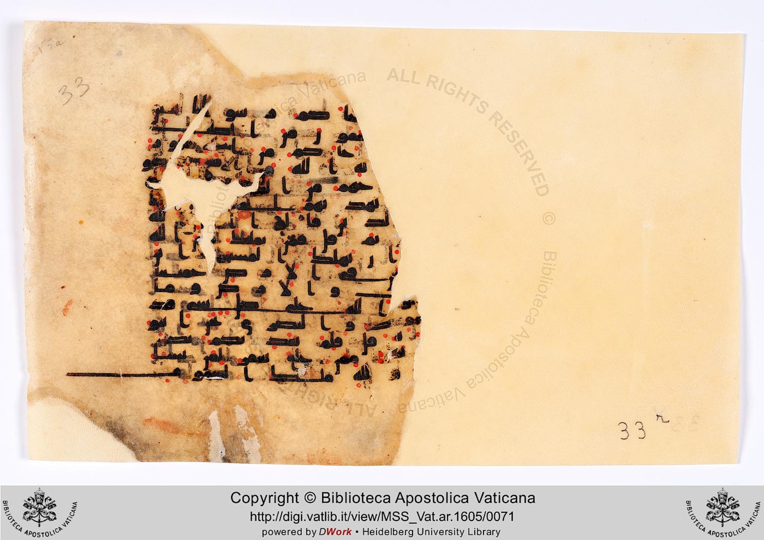Vat. Ar. 1605 (33), in kūfī B.II script, showing Surah 5:15 from 8th to 9th Century AD found in Fustat (Old Cairo), Egypt, currently housed at Biblioteca Apostolica Vaticana, Rome
