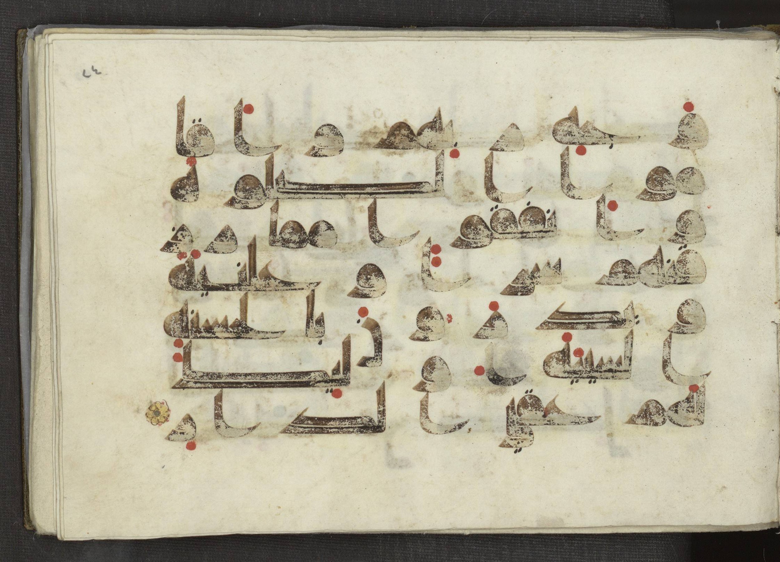 Ms. Yah. Ar. 969 (Scan 2), in kūfī D.I script, showing Surah 13:22 from Mid 8th to Late 10th Century AD found in Unknown, currently housed at The National Library of Israel, Jerusalem