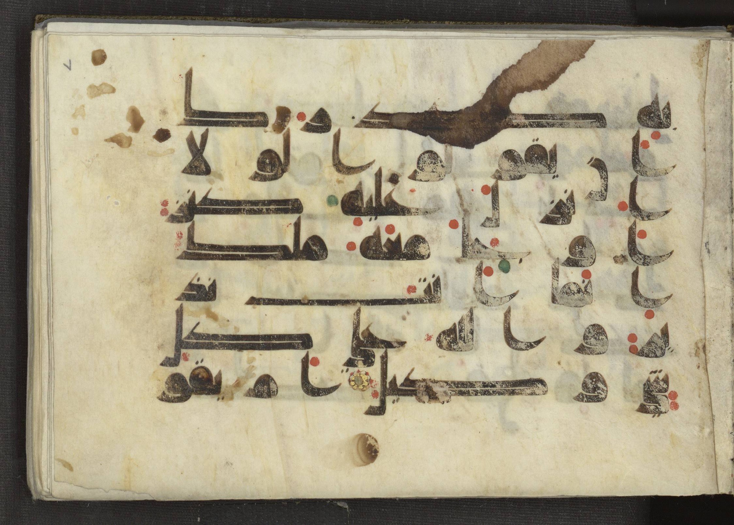 Ms. Yah. Ar. 969 (Scan 2), in kūfī D.I script, showing Surah 11:12 from Mid 8th to Late 10th Century AD found in Unknown, currently housed at The National Library of Israel, Jerusalem