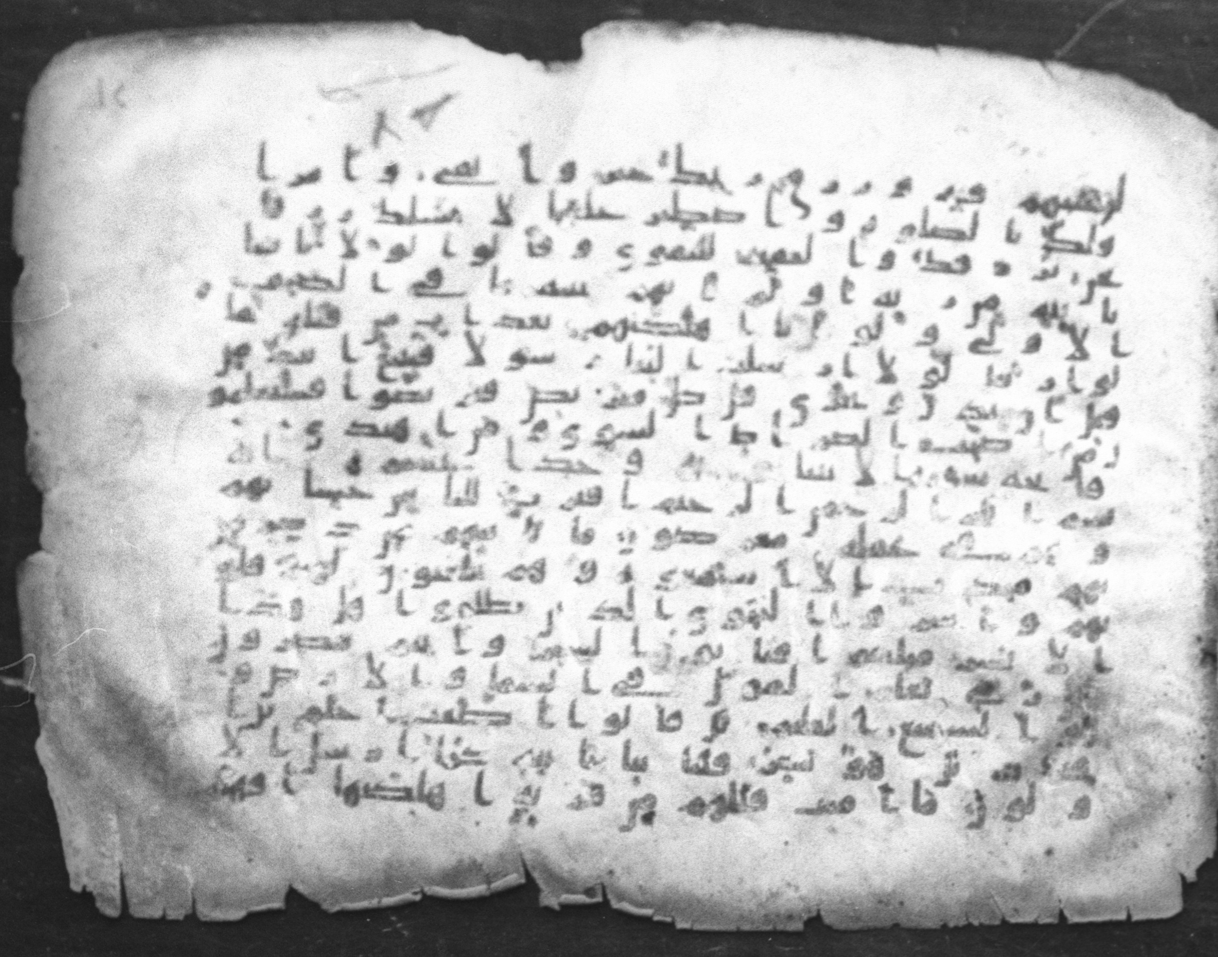 Cairo, Egyptian National Library and Archives, qāf 117 (Bergsträßer archives) (Scan 1), in Ḥiǧāzī, Kūfī (B, D), and Maġribī script, showing Surah 21:4 from Mid 7th Century to 14th Century AD found in Unknown, currently housed at Egyptian National Library and Archives (دار الكتب والوثائق القومية), Cairo