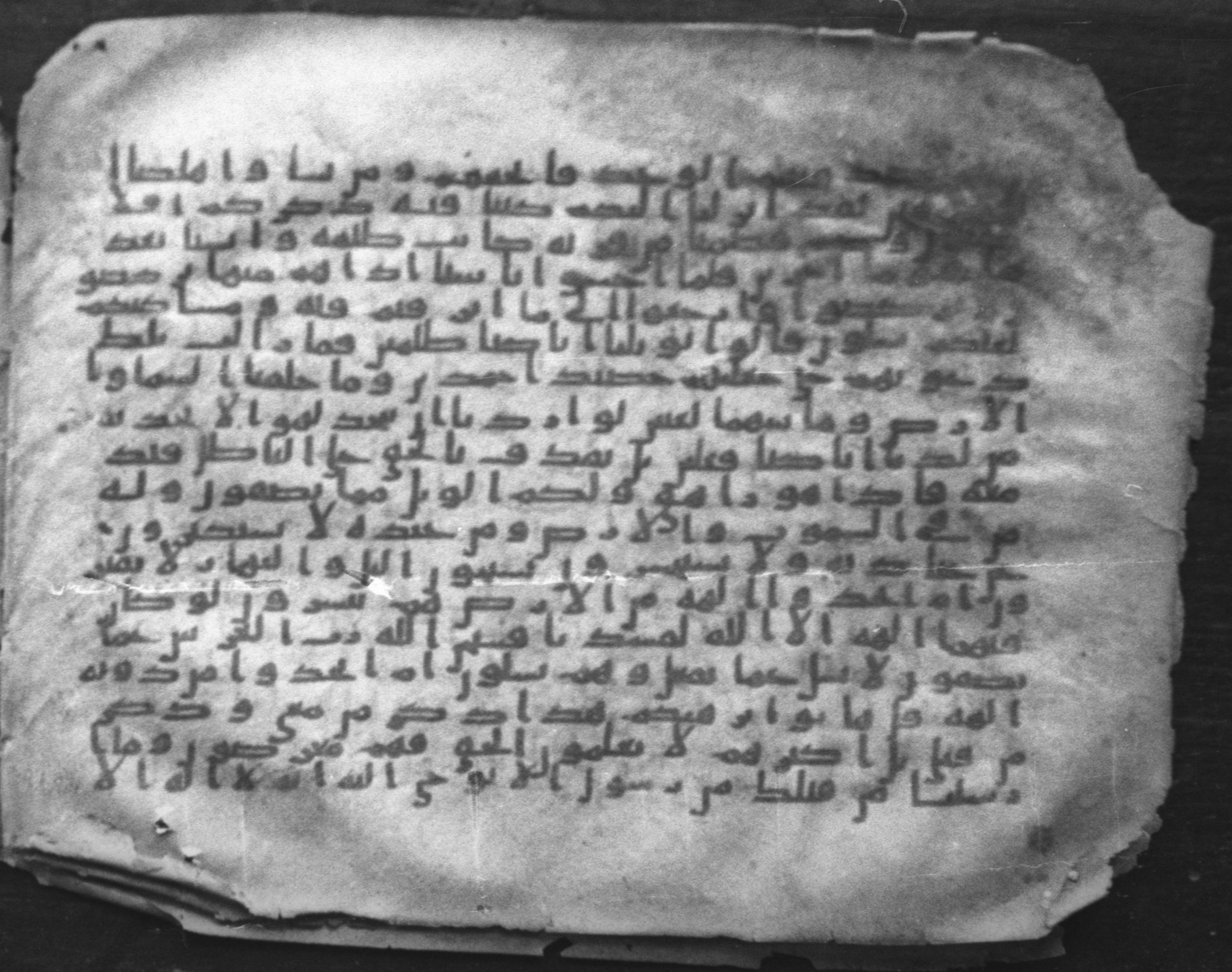 Cairo, Egyptian National Library and Archives, qāf 117 (Bergsträßer archives) (Scan 4), in Ḥiǧāzī, Kūfī (B, D), and Maġribī script, showing Surah 21:16 from Mid 7th Century to 14th Century AD found in Unknown, currently housed at Egyptian National Library and Archives (دار الكتب والوثائق القومية), Cairo