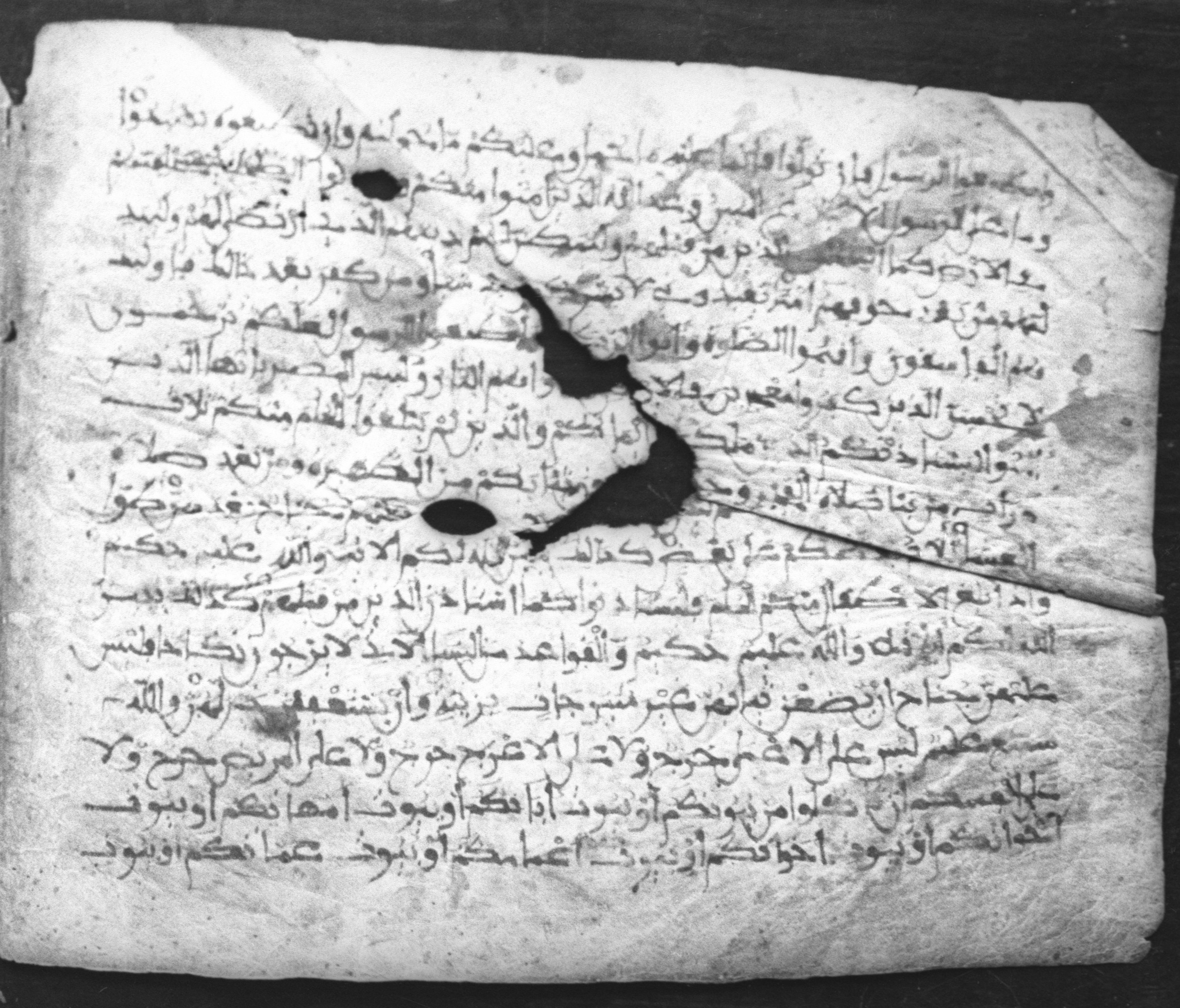 Cairo, Egyptian National Library and Archives, qāf 117 (Bergsträßer archives) (Scan 2), in Ḥiǧāzī, Kūfī (B, D), and Maġribī script, showing Surah 24:59 from Mid 7th Century to 14th Century AD found in Unknown, currently housed at Egyptian National Library and Archives (دار الكتب والوثائق القومية), Cairo