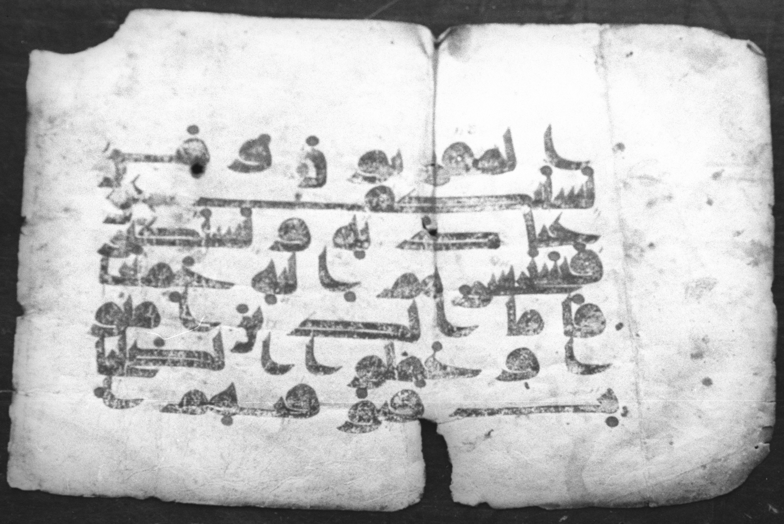 Cairo, Egyptian National Library and Archives, qāf 117 (Bergsträßer archives) (Scan 2), in Ḥiǧāzī, Kūfī (B, D), and Maġribī script, showing Surah 4:172 from Mid 7th Century to 14th Century AD found in Unknown, currently housed at Egyptian National Library and Archives (دار الكتب والوثائق القومية), Cairo