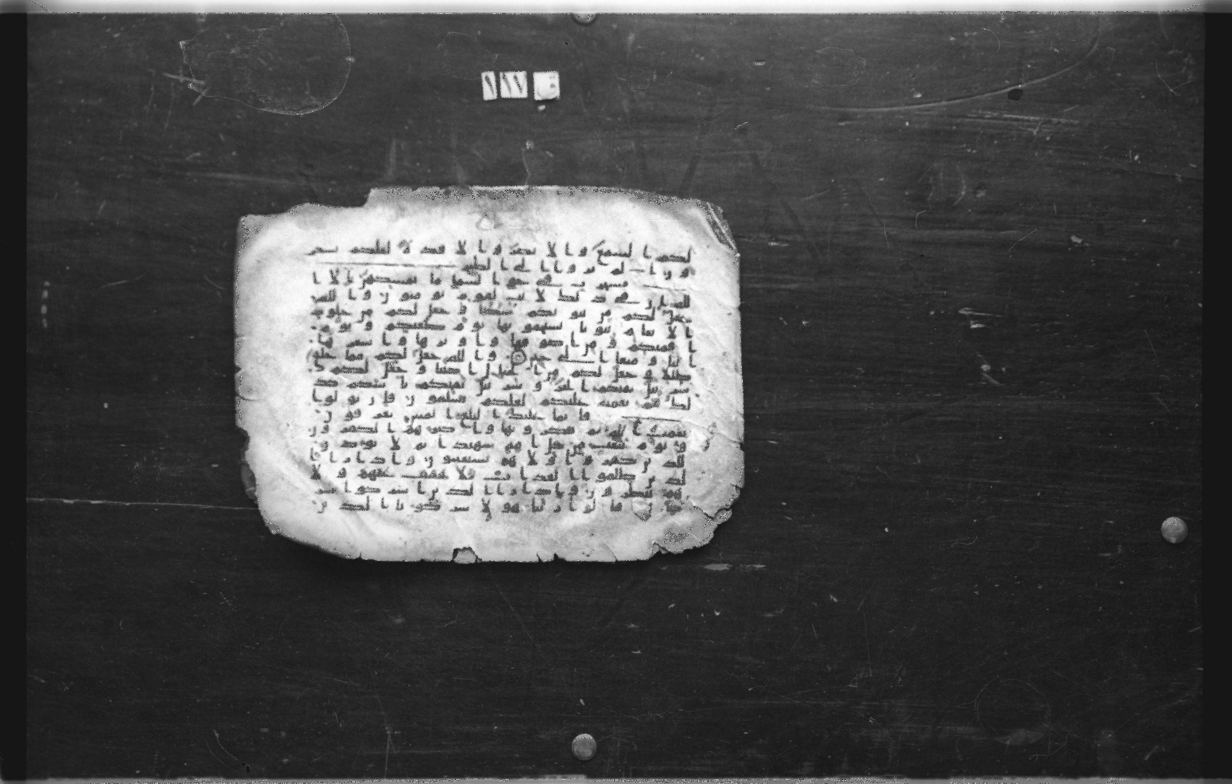 Cairo, Egyptian National Library and Archives, qāf 117 (Bergsträßer archives) (Scan 1), in Ḥiǧāzī, Kūfī (B, D), and Maġribī script, showing Surah 16:82 from Mid 7th Century to 14th Century AD found in Unknown, currently housed at Egyptian National Library and Archives (دار الكتب والوثائق القومية), Cairo