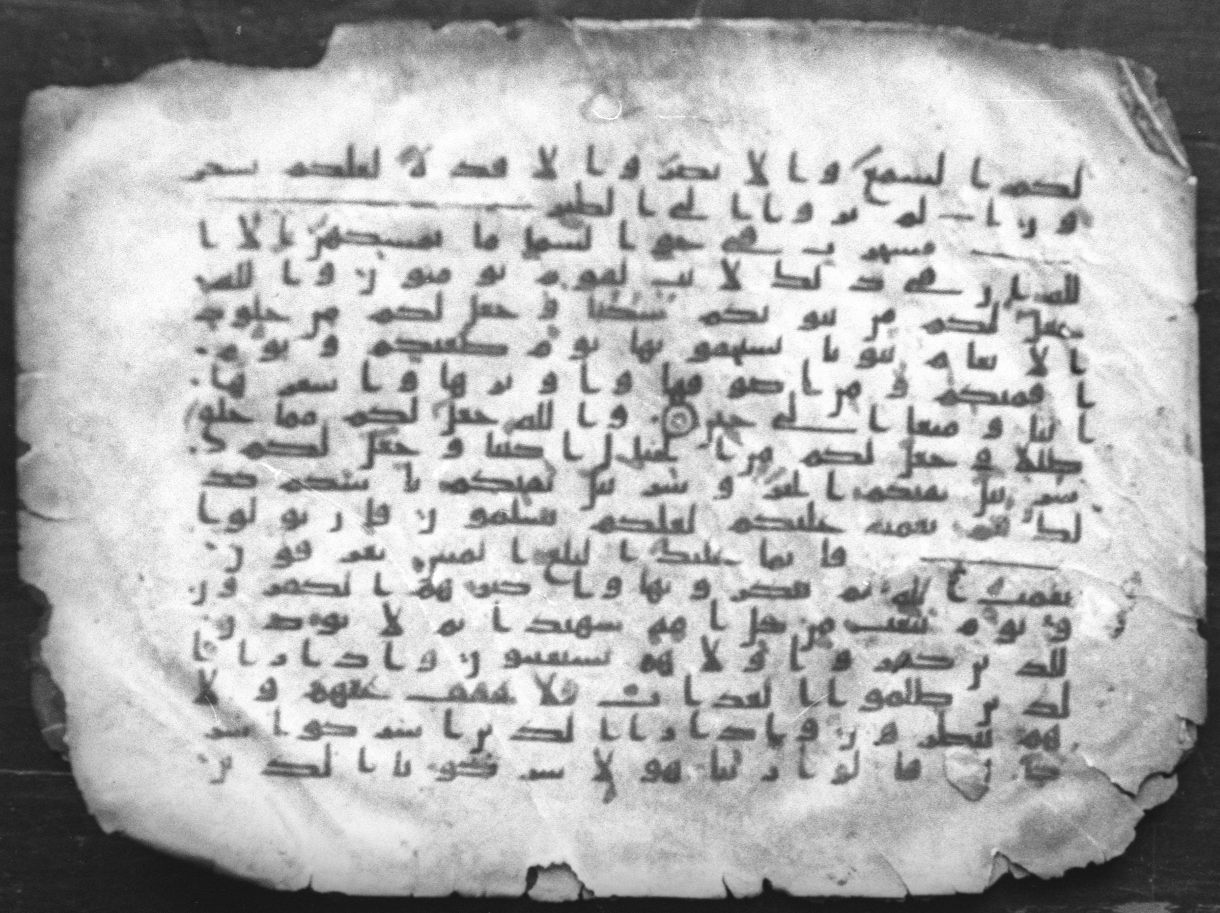 Cairo, Egyptian National Library and Archives, qāf 117 (Bergsträßer archives) (Scan 2), in Ḥiǧāzī, Kūfī (B, D), and Maġribī script, showing Surah 16:82 from Mid 7th Century to 14th Century AD found in Unknown, currently housed at Egyptian National Library and Archives (دار الكتب والوثائق القومية), Cairo