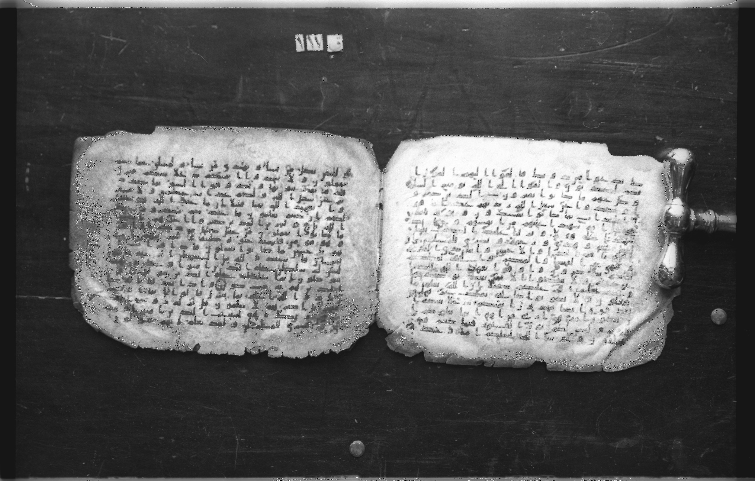 Cairo, Egyptian National Library and Archives, qāf 117 (Bergsträßer archives) (Scan 1), in Ḥiǧāzī, Kūfī (B, D), and Maġribī script, showing Surah 16:91 from Mid 7th Century to 14th Century AD found in Unknown, currently housed at Egyptian National Library and Archives (دار الكتب والوثائق القومية), Cairo