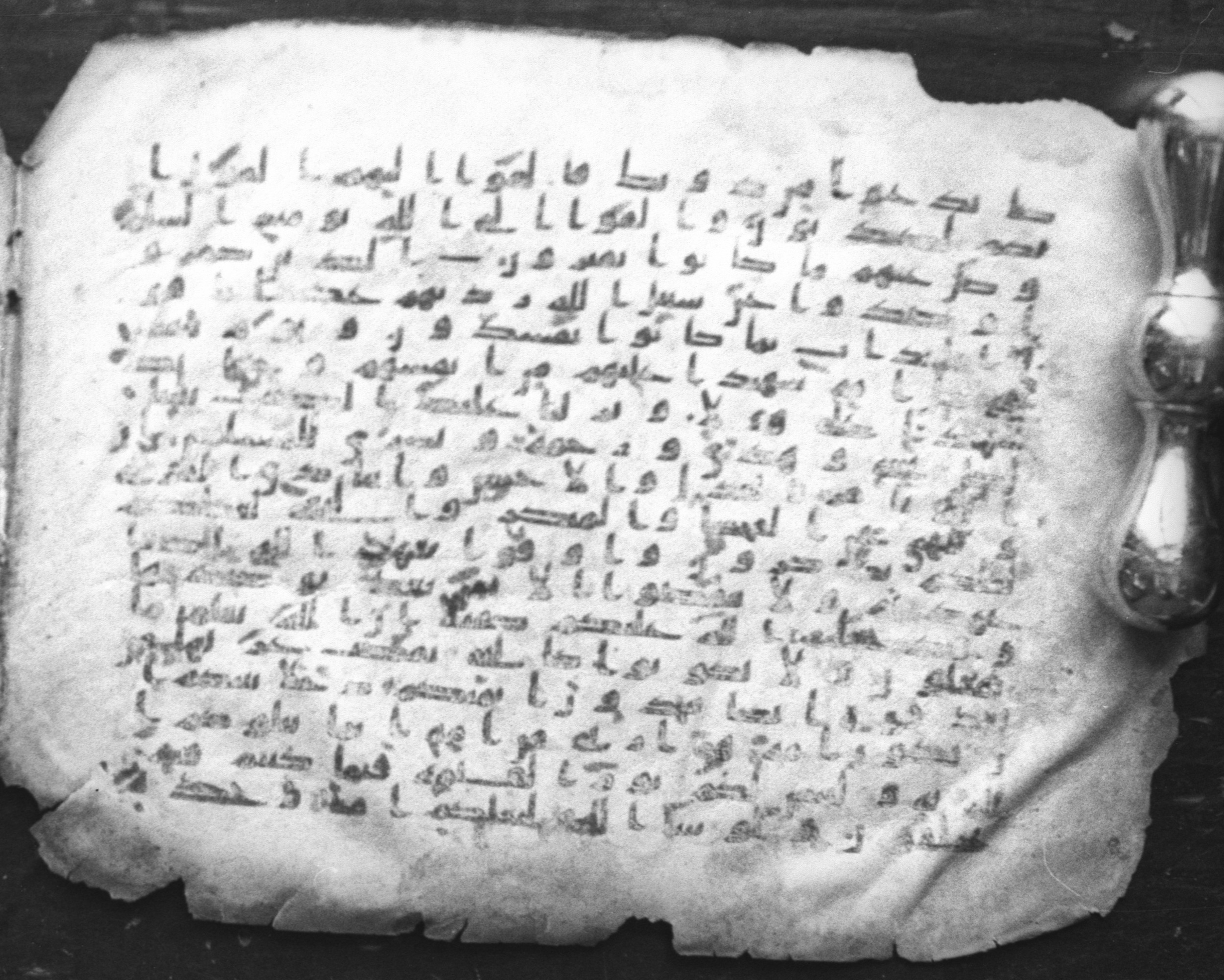 Cairo, Egyptian National Library and Archives, qāf 117 (Bergsträßer archives) (Scan 2), in Ḥiǧāzī, Kūfī (B, D), and Maġribī script, showing Surah 16:91 from Mid 7th Century to 14th Century AD found in Unknown, currently housed at Egyptian National Library and Archives (دار الكتب والوثائق القومية), Cairo