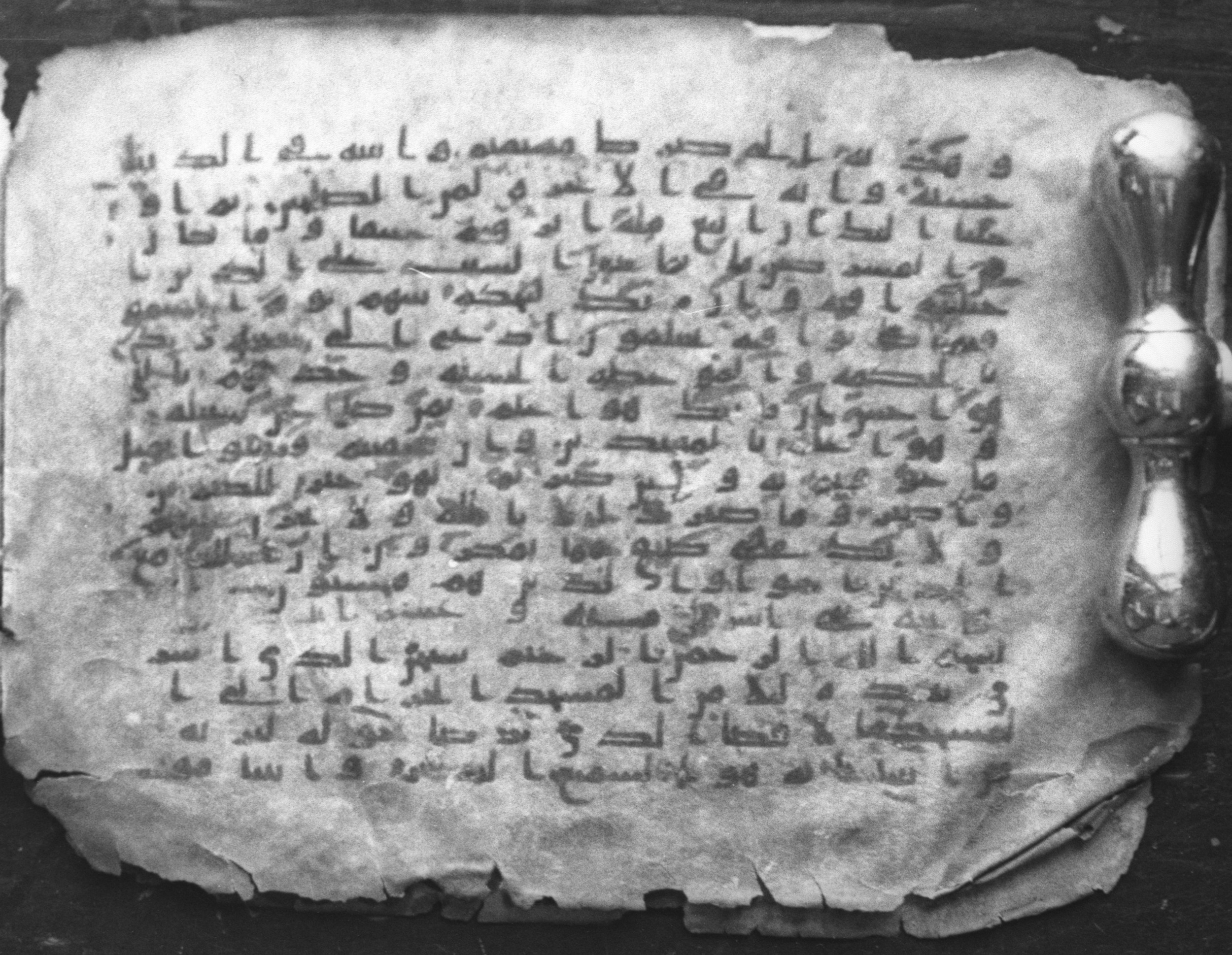 Cairo, Egyptian National Library and Archives, qāf 117 (Bergsträßer archives) (Scan 2), in Ḥiǧāzī, Kūfī (B, D), and Maġribī script, showing Surah 16:124 from Mid 7th Century to 14th Century AD found in Unknown, currently housed at Egyptian National Library and Archives (دار الكتب والوثائق القومية), Cairo