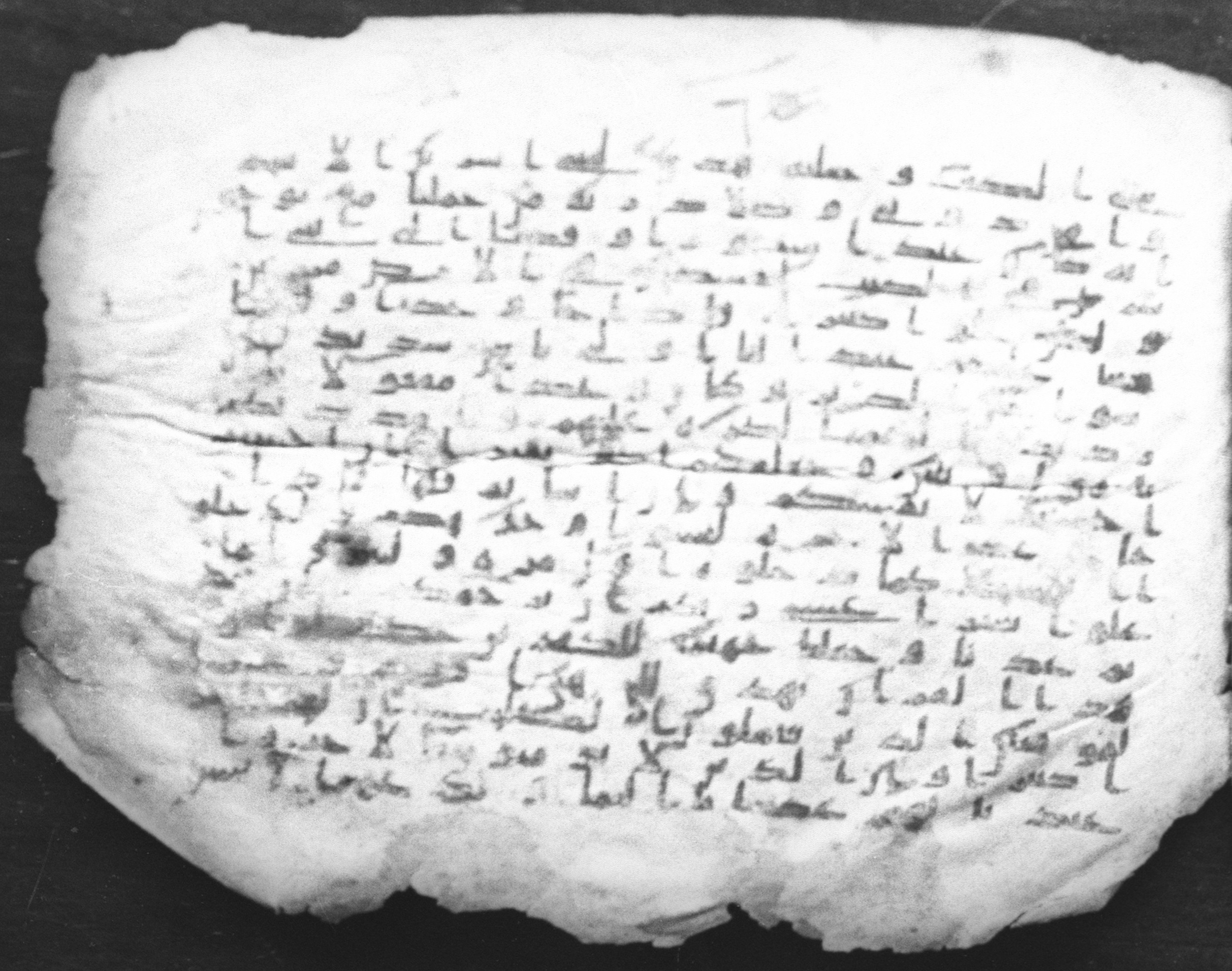 Cairo, Egyptian National Library and Archives, qāf 117 (Bergsträßer archives) (Scan 1), in Ḥiǧāzī, Kūfī (B, D), and Maġribī script, showing Surah 17:3 from Mid 7th Century to 14th Century AD found in Unknown, currently housed at Egyptian National Library and Archives (دار الكتب والوثائق القومية), Cairo