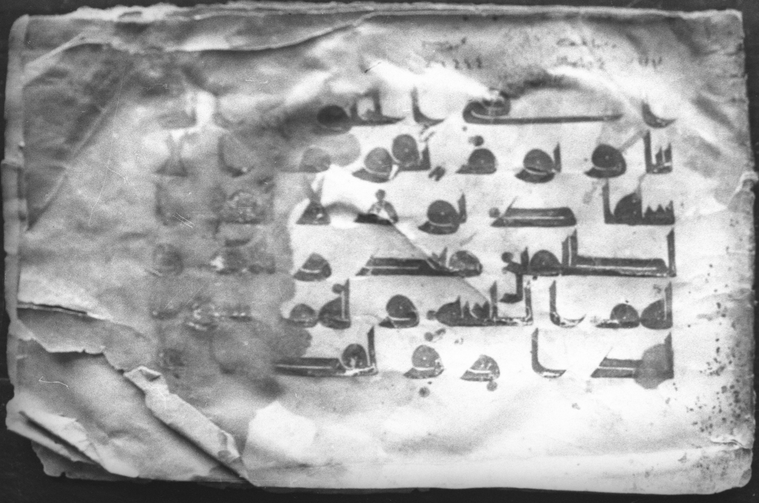 Qāf 233 (Gotthelf Bergsträßer archives) (Scan 2), in kūfī D.I, kūfī D.Va, kūfī D.Vb script, showing Surah 40:53 from Mid-8th to 9th Century AD found in Cairo, Egypt, currently housed at Egyptian National Library and Archives, Cairo
