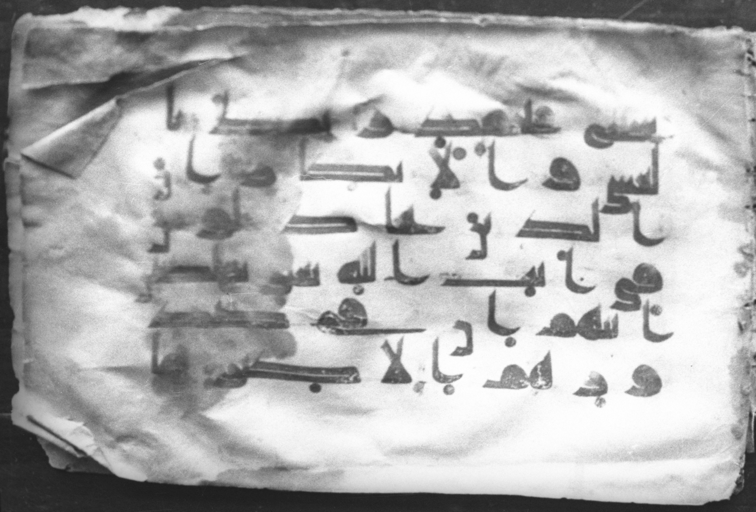 Qāf 233 (Gotthelf Bergsträßer archives) (Scan 1), in kūfī D.I, kūfī D.Va, kūfī D.Vb script, showing Surah 40:55 from Mid-8th to 9th Century AD found in Cairo, Egypt, currently housed at Egyptian National Library and Archives, Cairo
