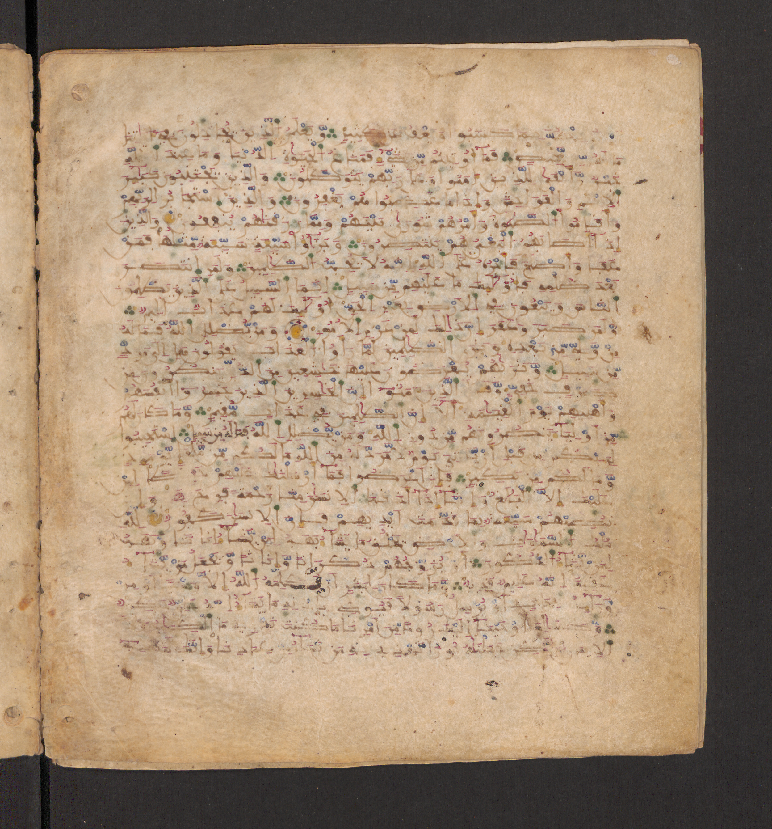 Doha, Qatar National Library, HC.MS.00715, in Maġribī micrography script, showing Surah 42:39 from 11th to 12th Century AD found in Muslim Iberia (al-Andalus), currently housed at Qatar National Library, Doha
