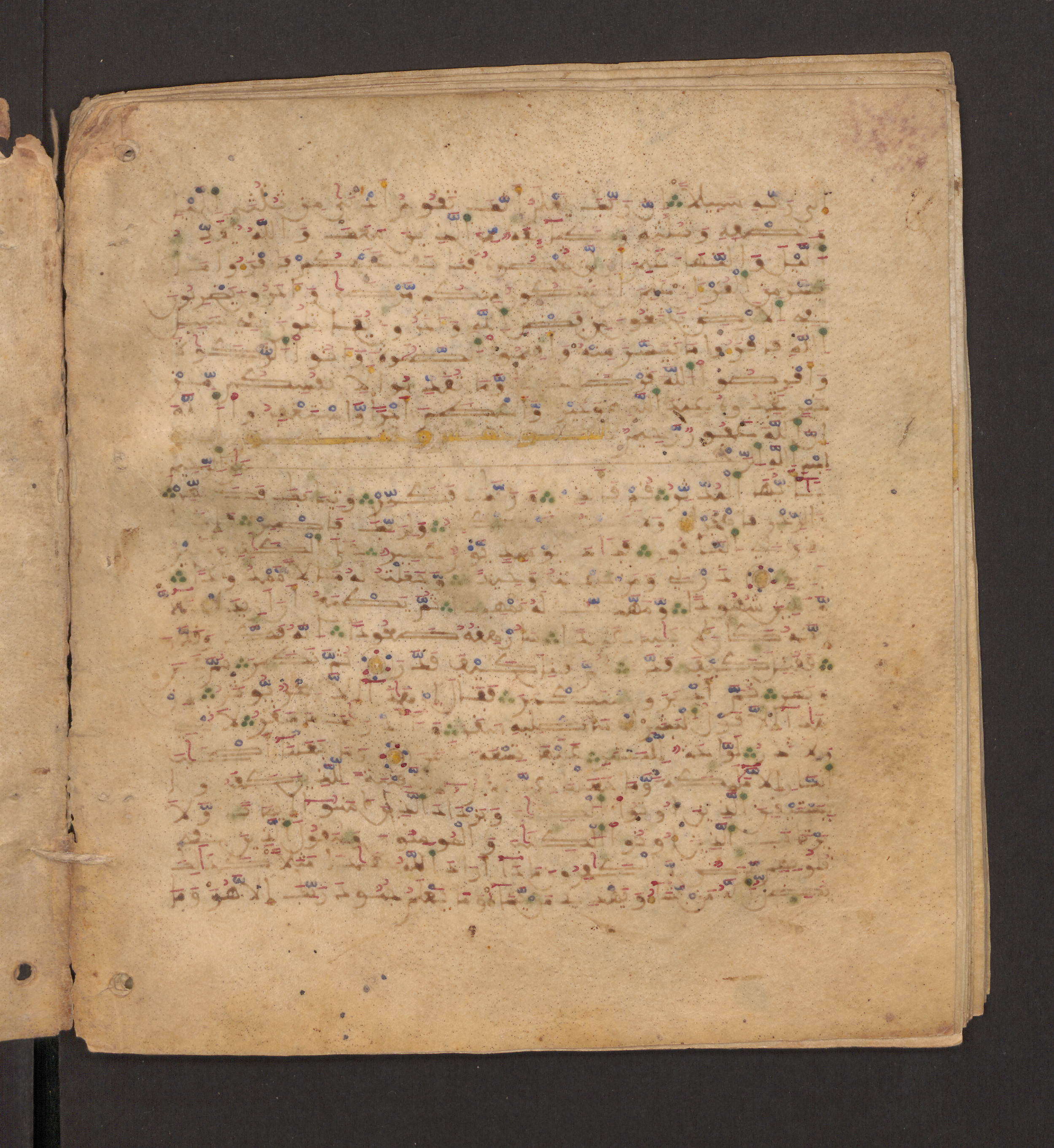 Doha, Qatar National Library, HC.MS.00715, in Maġribī micrography script, showing Surah 74:21 from 11th to 12th Century AD found in Muslim Iberia (al-Andalus), currently housed at Qatar National Library, Doha