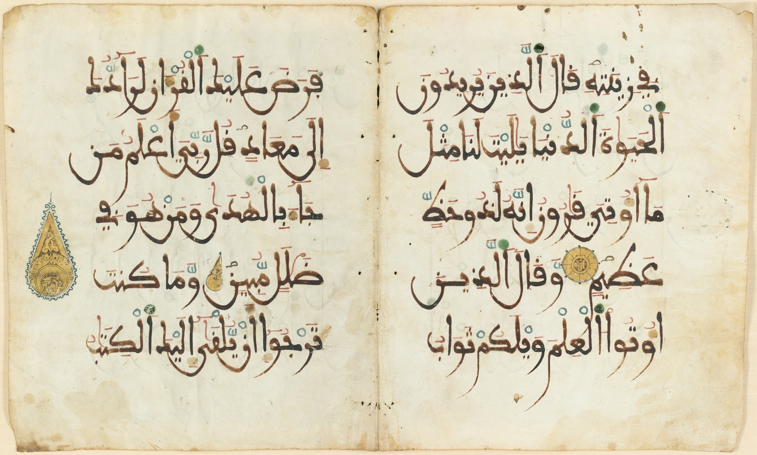 Harvard Art Museums 1919.157 (Scan 4), in Maghribī script, showing Surah 28:79 from 13th to 15th Century AD found in North Africa (Maghreb), currently housed at Harvard Art Museums, Cambridge, Massachusetts