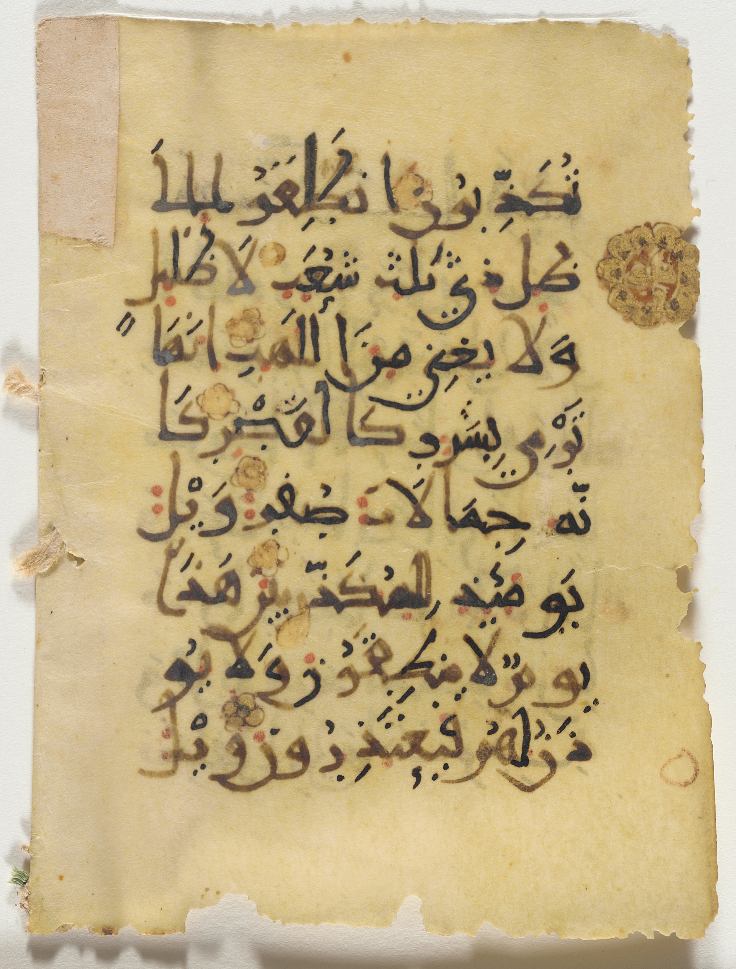 Los Angeles County Museum of Art, M.2002.1.403, in New Style III script, showing Surah 77:32 from 10th to 11th Century AD found in Unknown, currently housed at Los Angeles County Museum of Art, Los Angeles, California