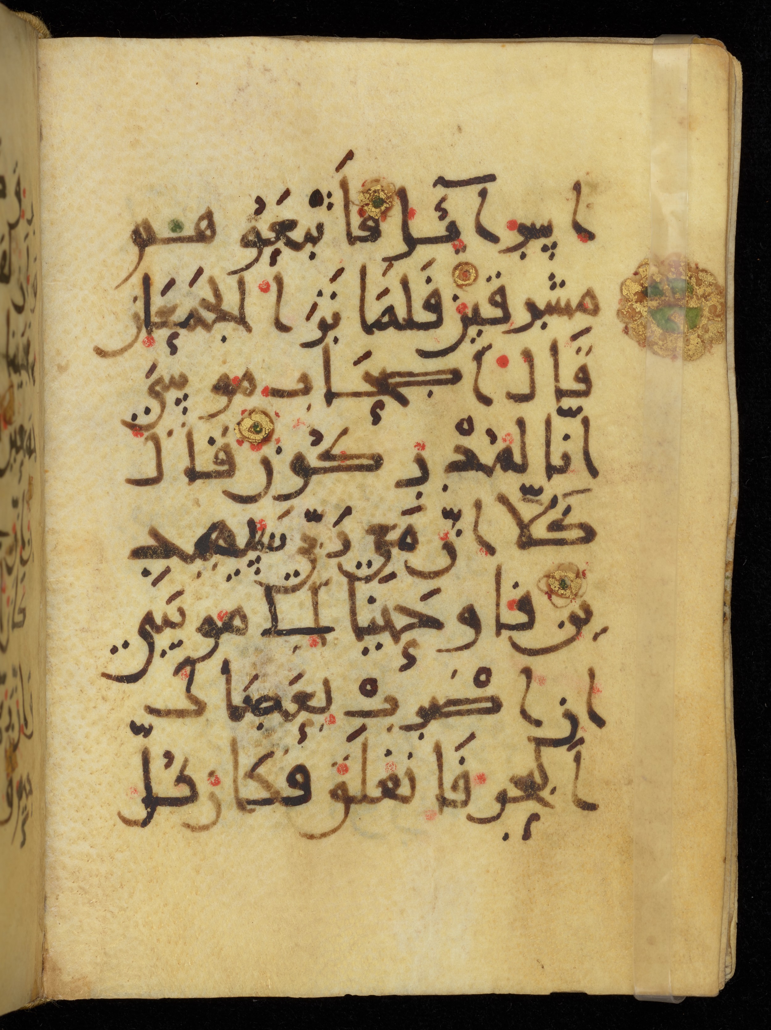 Khayqani Qurʾān (Is 1417A) (Scan 1), in New Style III script, showing Surah 26:63 from 9th to Early 10th Century AD found in Unknown, currently housed at Chester Beatty Library, Dublin