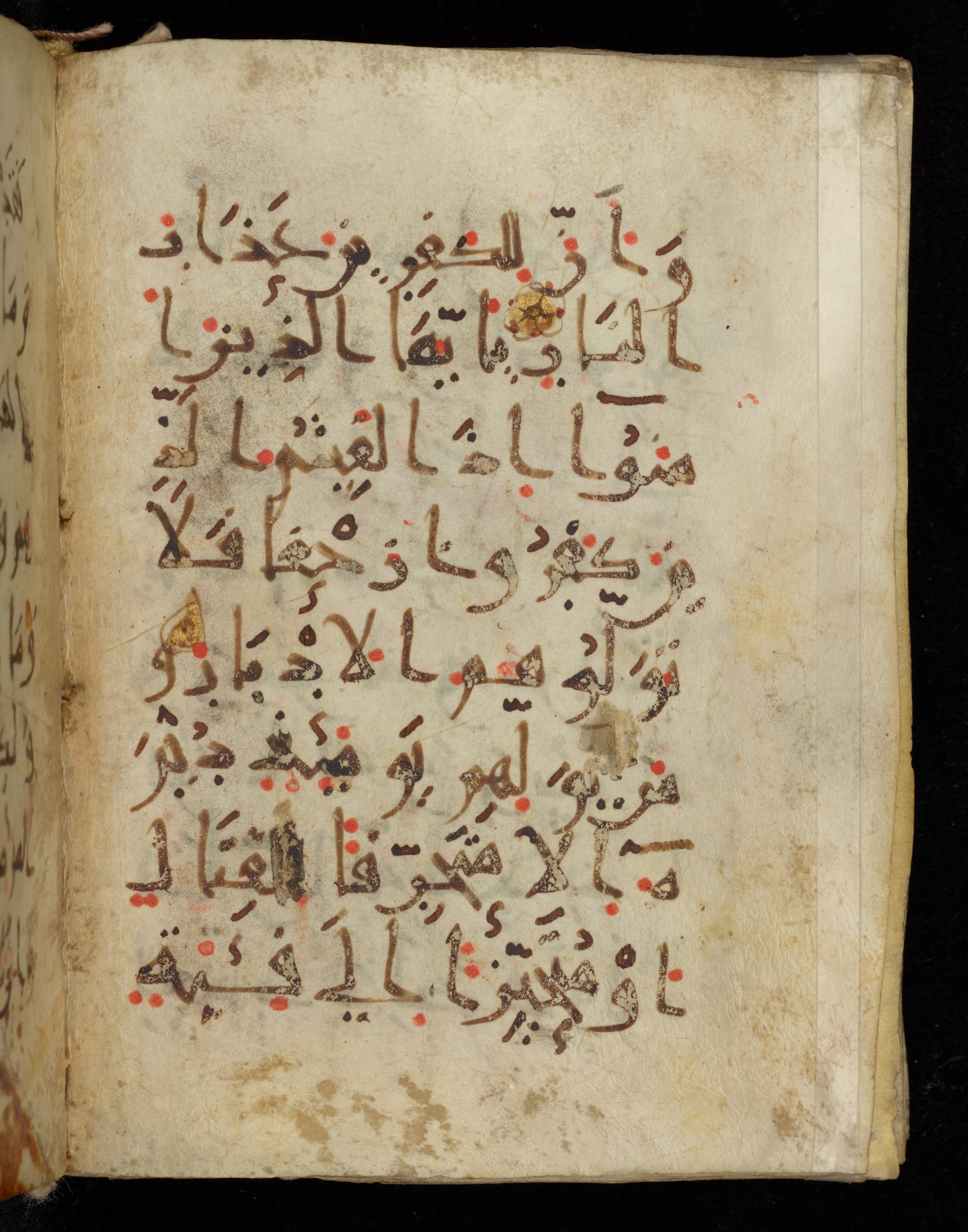 Khayqani Qurʾān (Is 1417A) (Scan 1), in New Style III script, showing Surah 8:16 from 9th to Early 10th Century AD found in Unknown, currently housed at Chester Beatty Library, Dublin