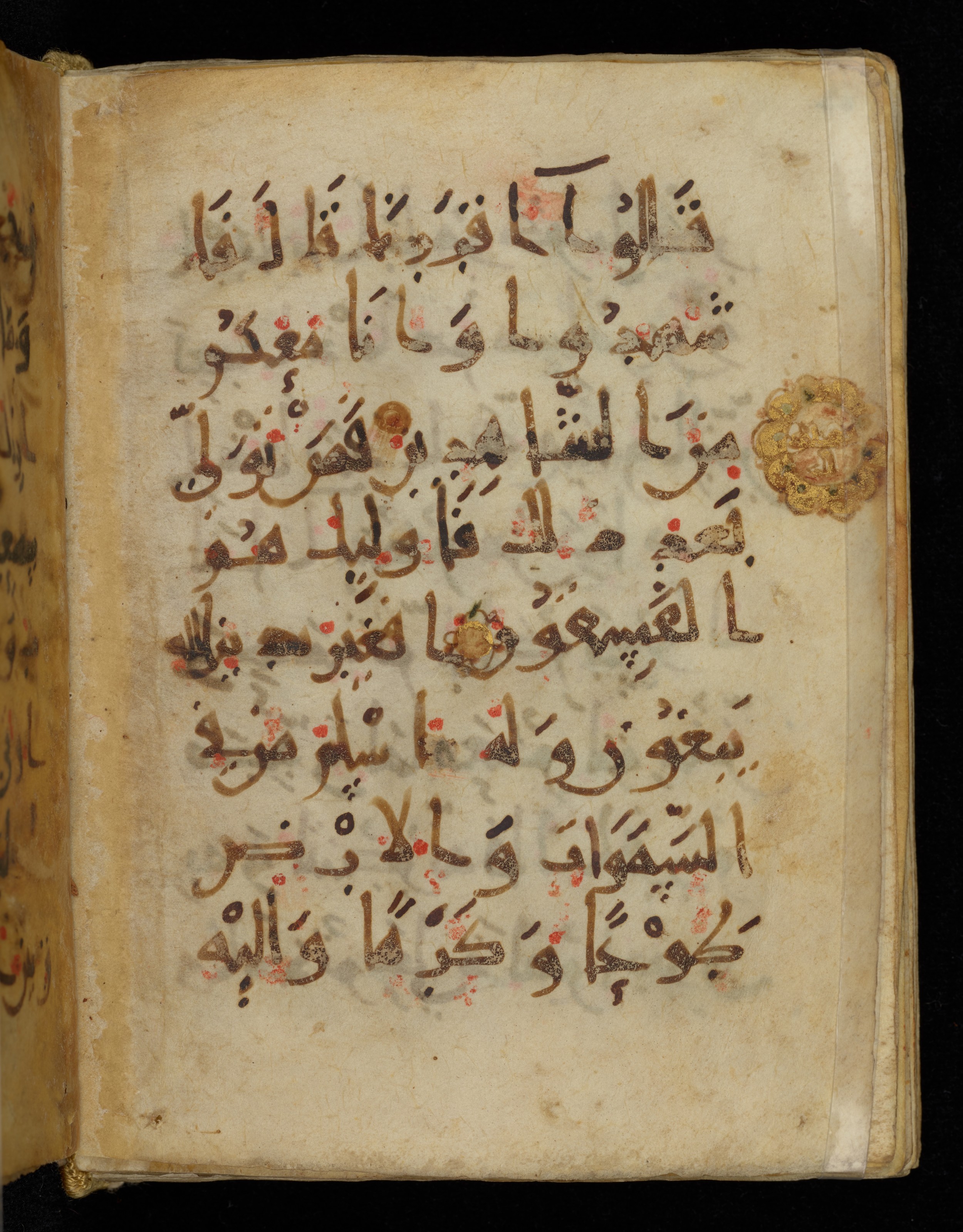 Khayqani Qurʾān (Is 1417A), in New Style III script, showing Surah 3:82 from 9th to Early 10th Century AD found in Unknown, currently housed at Chester Beatty Library, Dublin