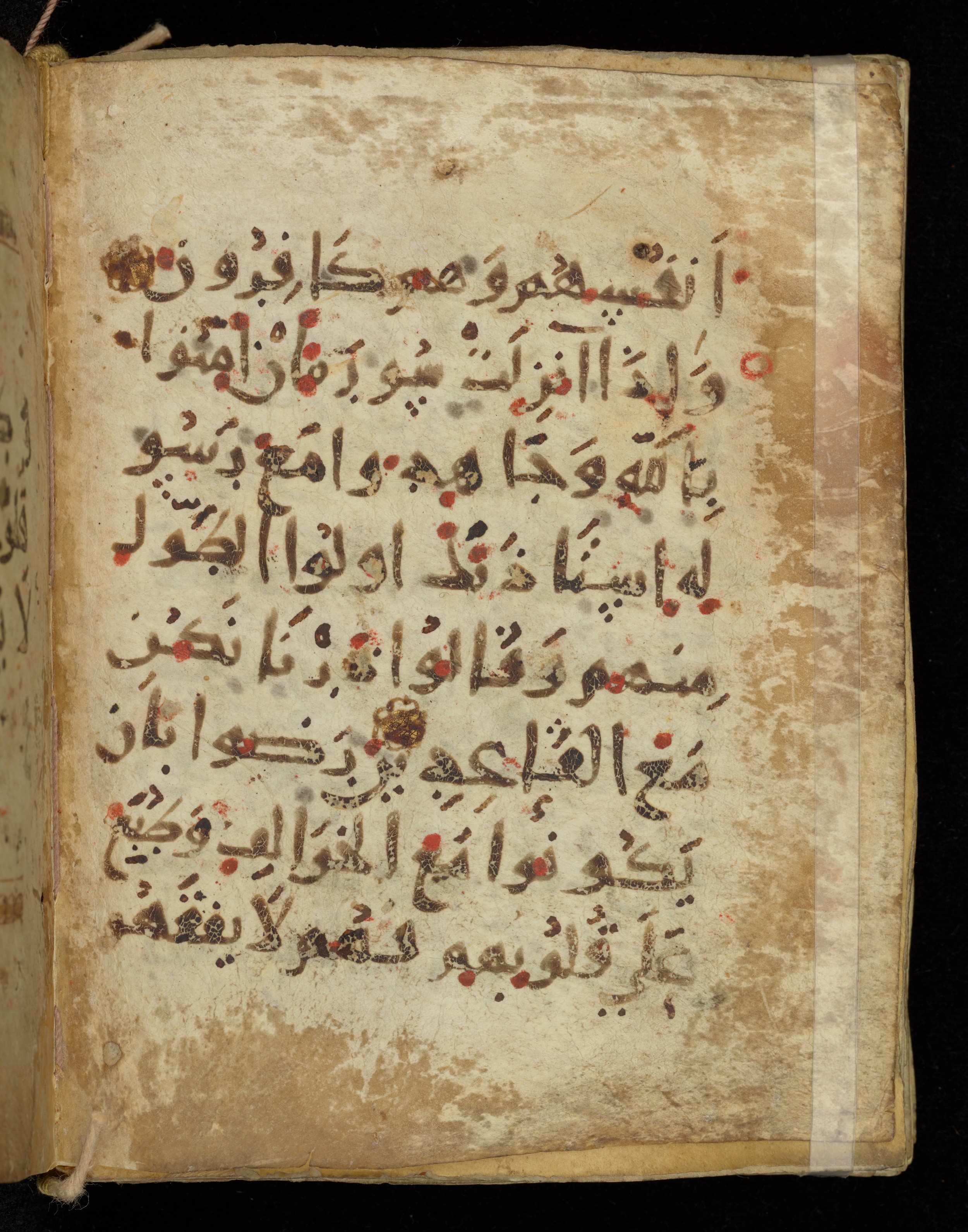 Khayqani Qurʾān (Is 1417A), in New Style III script, showing Surah 9:87 from 9th to Early 10th Century AD found in Unknown, currently housed at Chester Beatty Library, Dublin