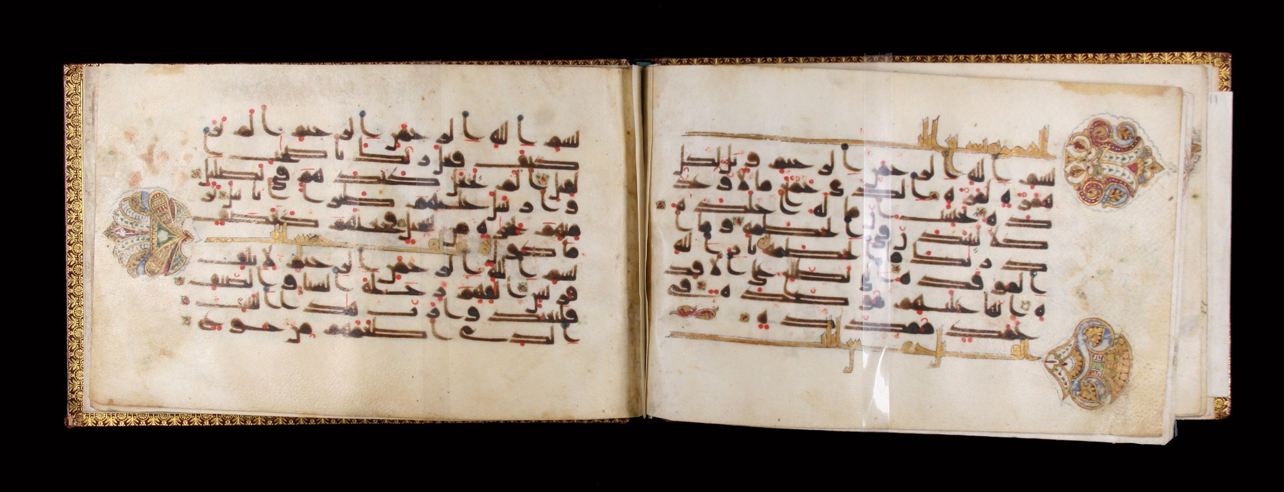 Dublin, Chester Beatty Library, Is 1411 (Scan 1), in kūfī D.Va script, showing Surah 106:2 from 9th to 10th Century AD found in Unknown, currently housed at Chester Beatty Library, Dublin