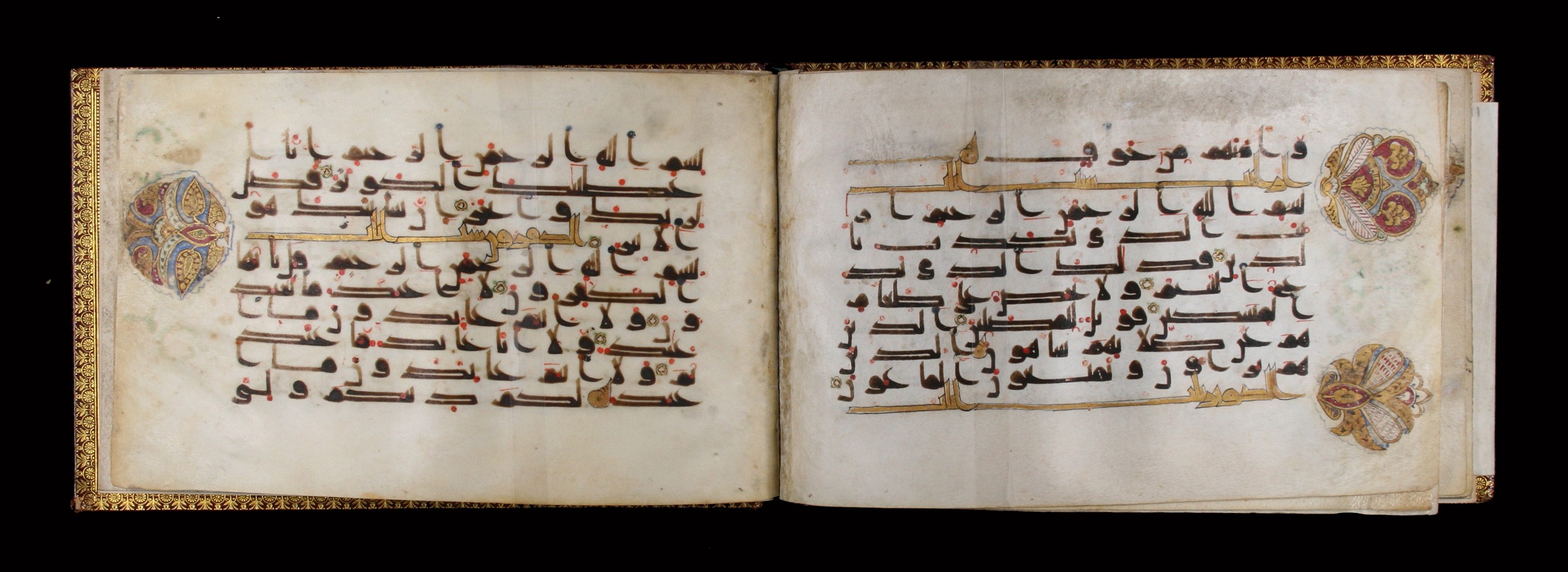 Dublin, Chester Beatty Library, Is 1411 (Scan 4), in kūfī D.Va script, showing Surah 106:4 from 9th to 10th Century AD found in Unknown, currently housed at Chester Beatty Library, Dublin