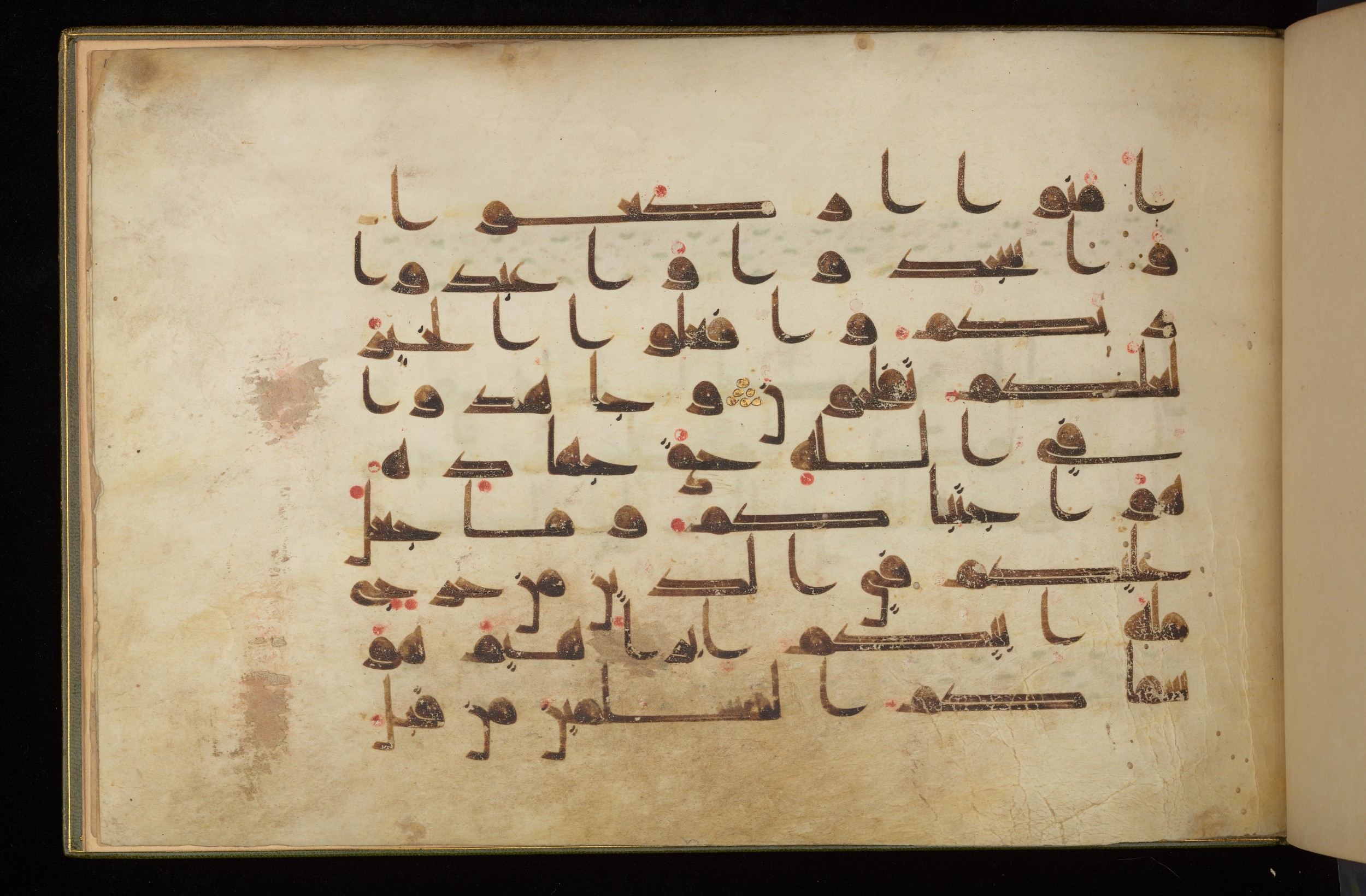 Dublin, Chester Beatty Library, Is 1421, in Kūfī D script, showing Surah 22:77 from Mid 8th to Late 9th Century AD found in Damascus, Syria (attested 911 AD), currently housed at Chester Beatty Library, Dublin, Ireland
