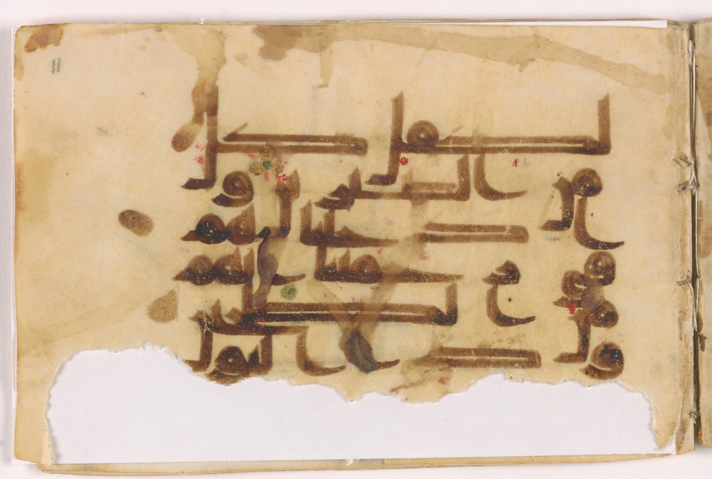 Doha, Qatar National Library, HC.MS.03160 (Scan 1), in Kūfī D script, showing Surah 21:87 from Mid 8th to Late 9th Century AD found in Unknown, currently housed at Qatar National Library, Doha