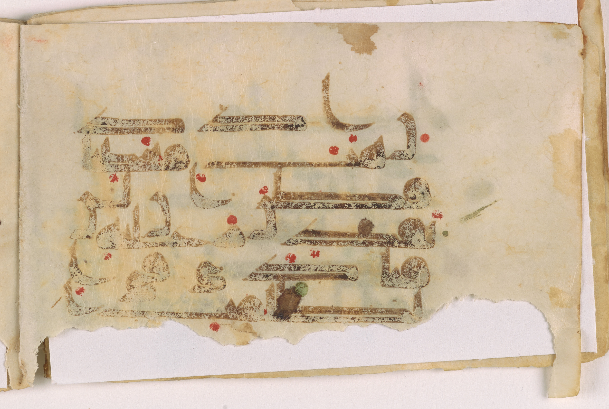 Doha, Qatar National Library, HC.MS.03160 (Scan 2), in Kūfī D script, showing Surah 21:87 from Mid 8th to Late 9th Century AD found in Unknown, currently housed at Qatar National Library, Doha