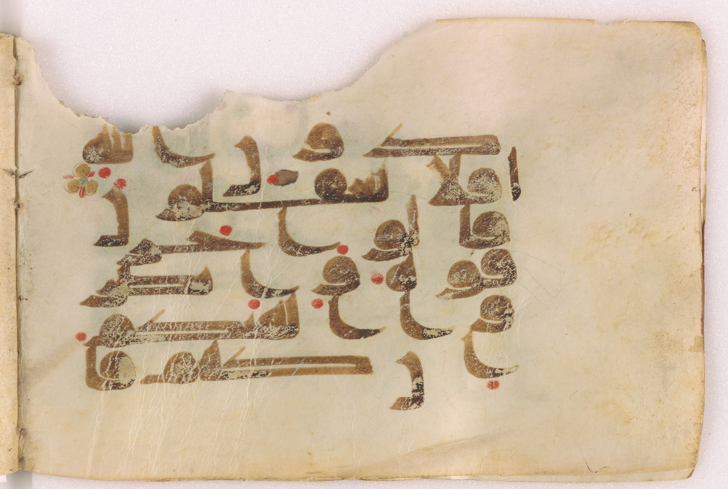 Doha, Qatar National Library, HC.MS.03160 (Scan 2), in Kūfī D script, showing Surah 21:67 from Mid 8th to Late 9th Century AD found in Unknown, currently housed at Qatar National Library, Doha