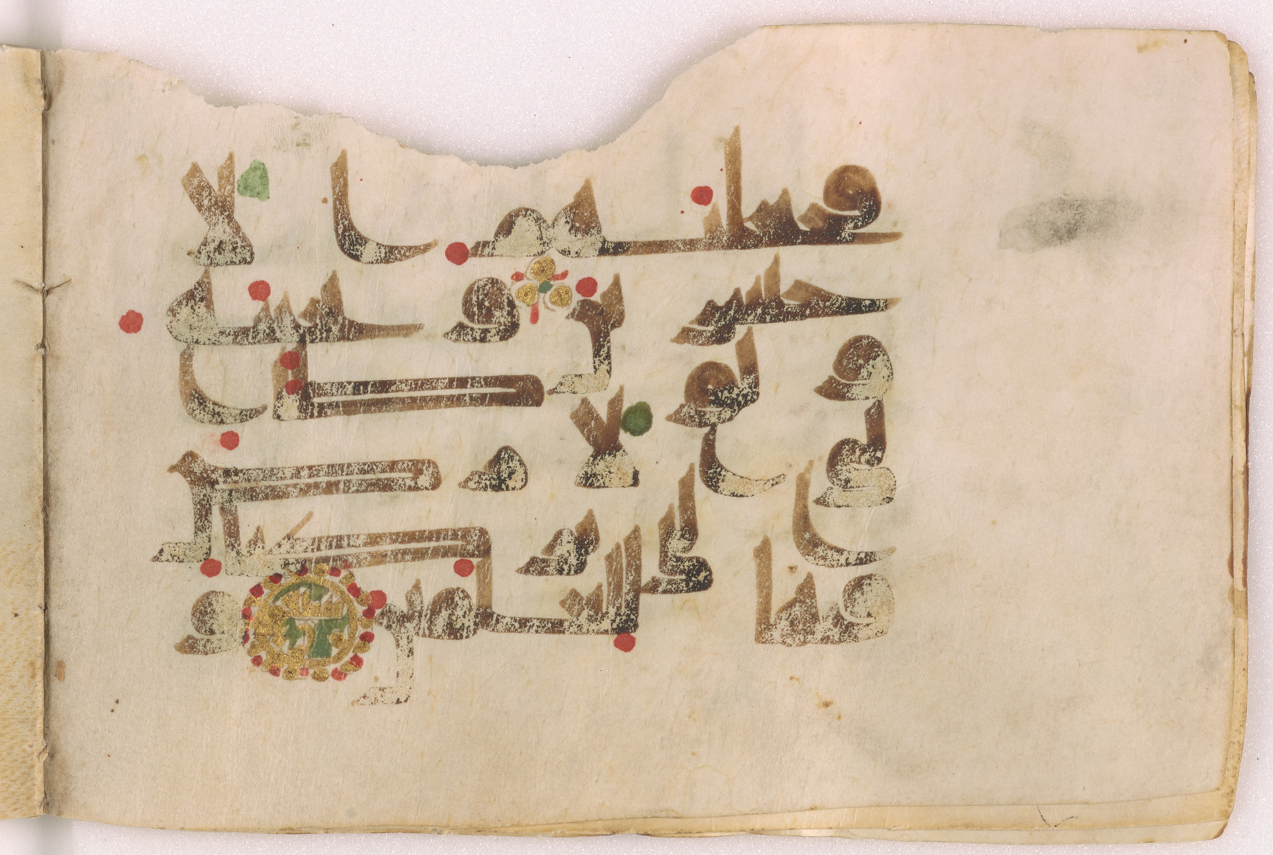 Doha, Qatar National Library, HC.MS.03160 (Scan 2), in Kūfī D script, showing Surah 21:70 from Mid 8th to Late 9th Century AD found in Unknown, currently housed at Qatar National Library, Doha