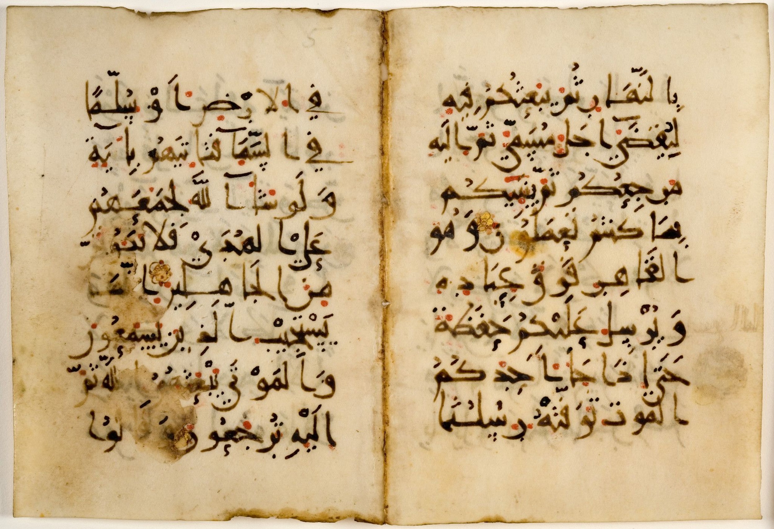 Detroit, Michigan, Detroit Institute of Arts, 25.73 (Scan 2), in new style III script, showing Surah 6:37 from 10th to 11th Century AD found in Iran, currently housed at Detroit Institute of Arts, Detroit, Michigan