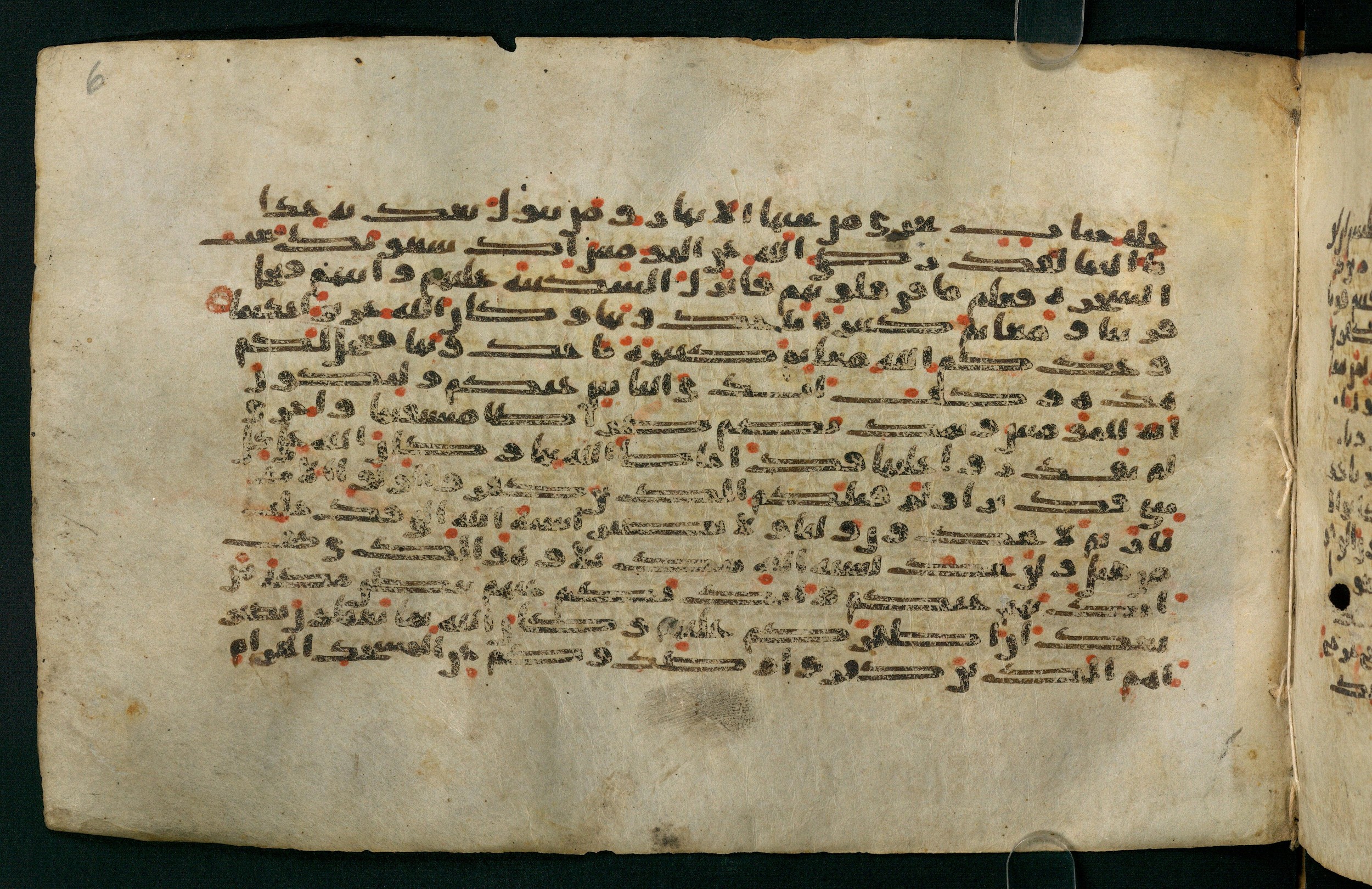 Tübingen, Universitätsbibliothek Tübingen, Ma VI 155, in kūfī E.I script, showing Surah 48:21 from 8th Century AD found in Damascus, currently housed at Universitätsbibliothek Tübingen, Tübingen, Germany