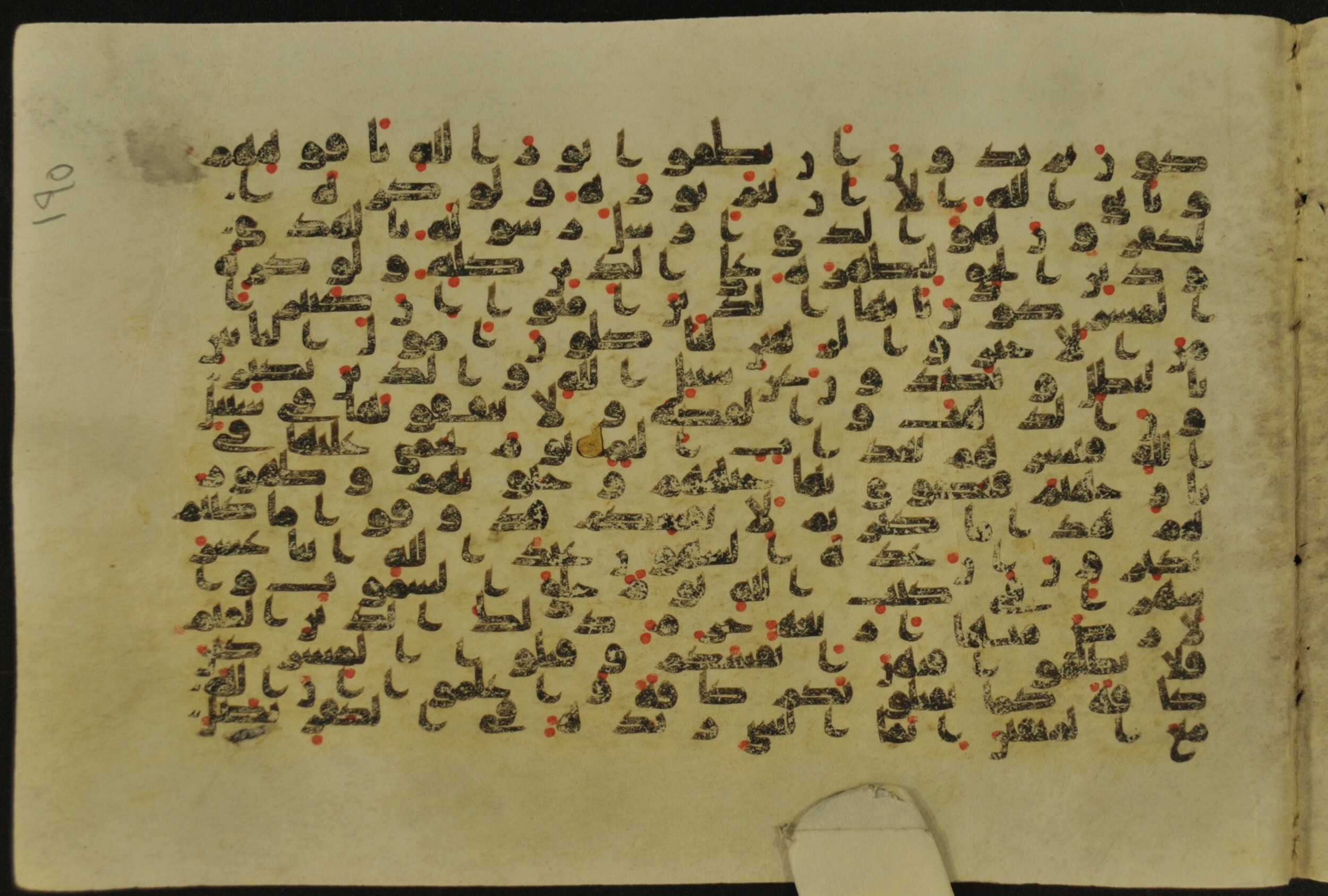 Muṣḥaf of Najaf Ashraf (Codex 1 of Imām ʿAlī Library), in kūfī B.II, D.IV, and post-classical kūfī script, showing Surah 9:32 from Mid 7th to Mid 9th Century AD found in Unknown, currently housed at Imām ʿAlī Library (المكتبة الروضة الحيدرية), Najaf, Iraq