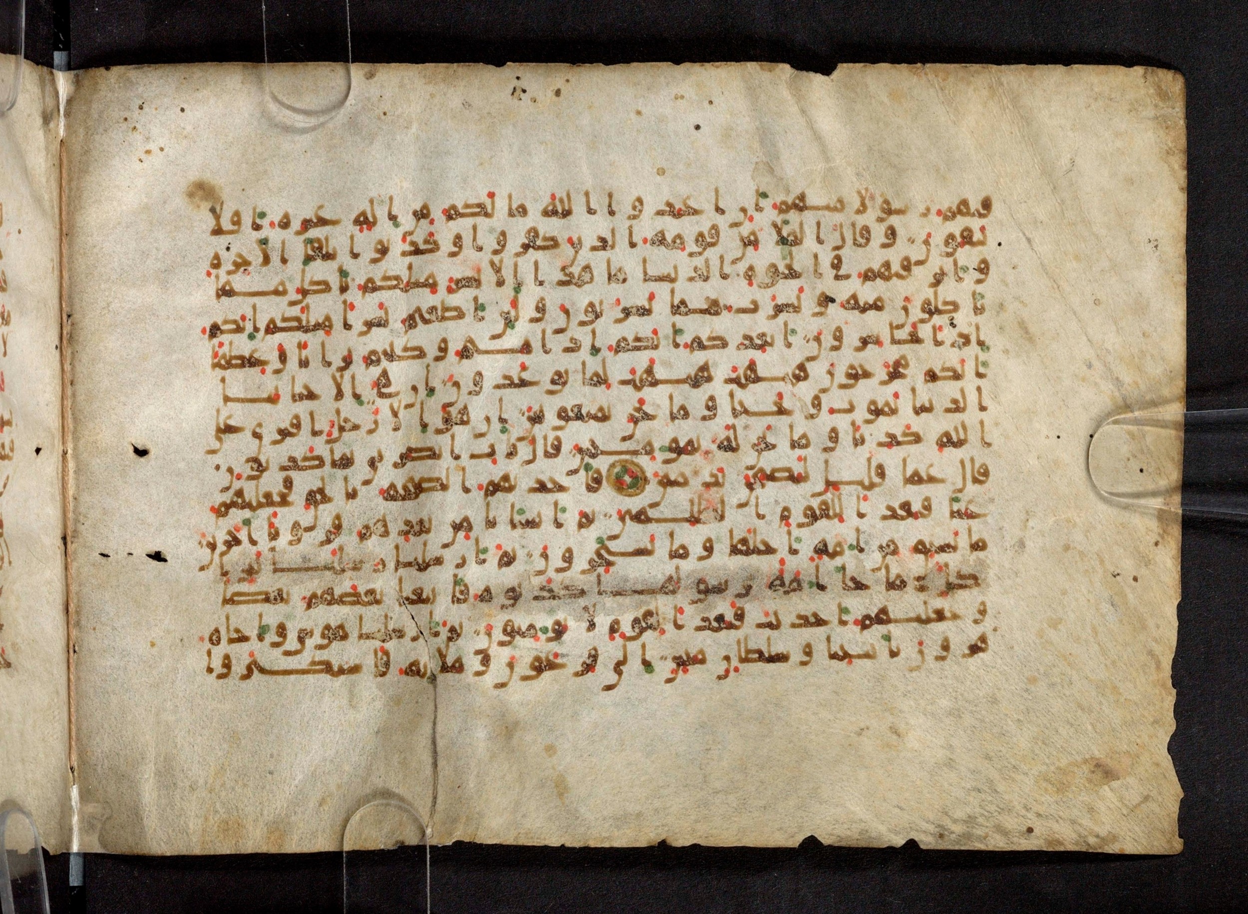Tübingen, Universitätsbibliothek Tübingen, Ma VI 170, in kūfī E.I script, showing Surah 23:45 from Late 8th to 9th Century AD found in Damascus, Syria, currently housed at Universitätsbibliothek Tübingen, Tübingen, Germany