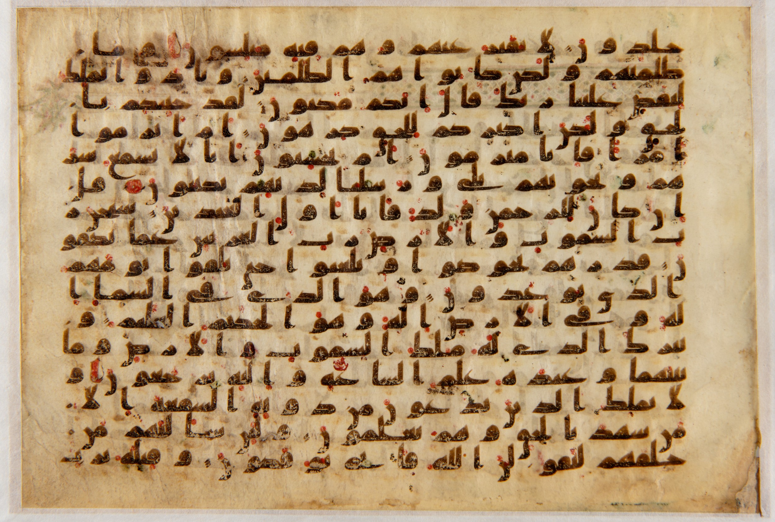 Wereldmuseum WM-62048, in kūfī C.II script, showing Surah 43:76 from Mid 8th to Late 9th Century AD found in Unknown, currently housed at Wereldmuseum, Netherlands